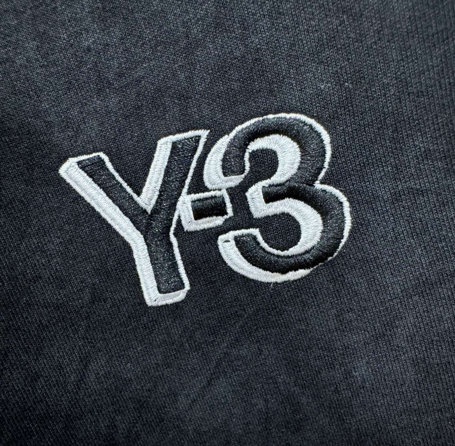 Y-3 新品休闲裤，选用欧洲进口面料，柔软舒适有质感，原版五金配件，非常炫酷，细节处理精致，上身效果超级