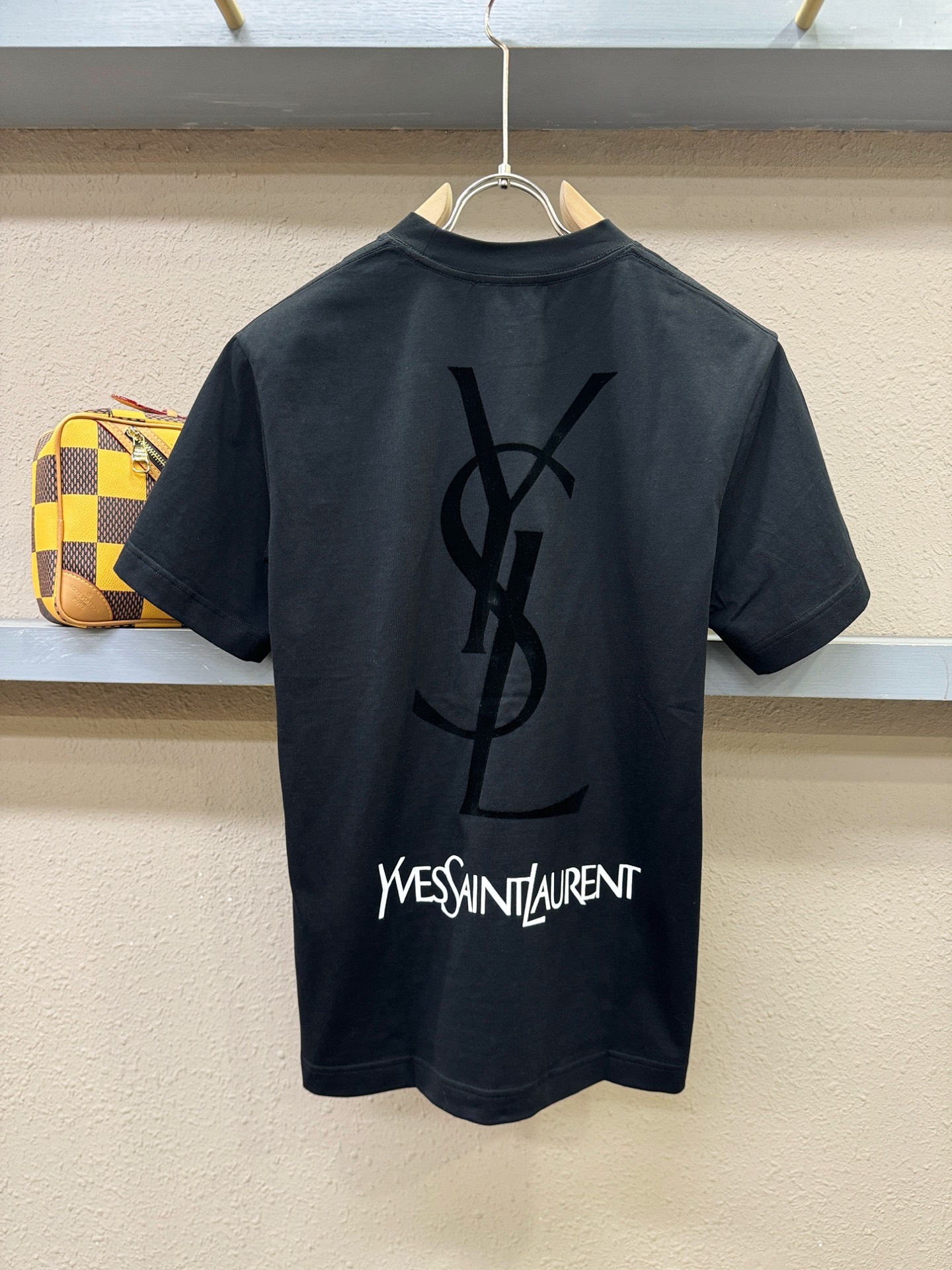 圣罗兰 顶级品质 2026新品短袖！原版定制面料，手感柔软。顶级进口私货，时尚设计潮流短袖，不失奢华 品