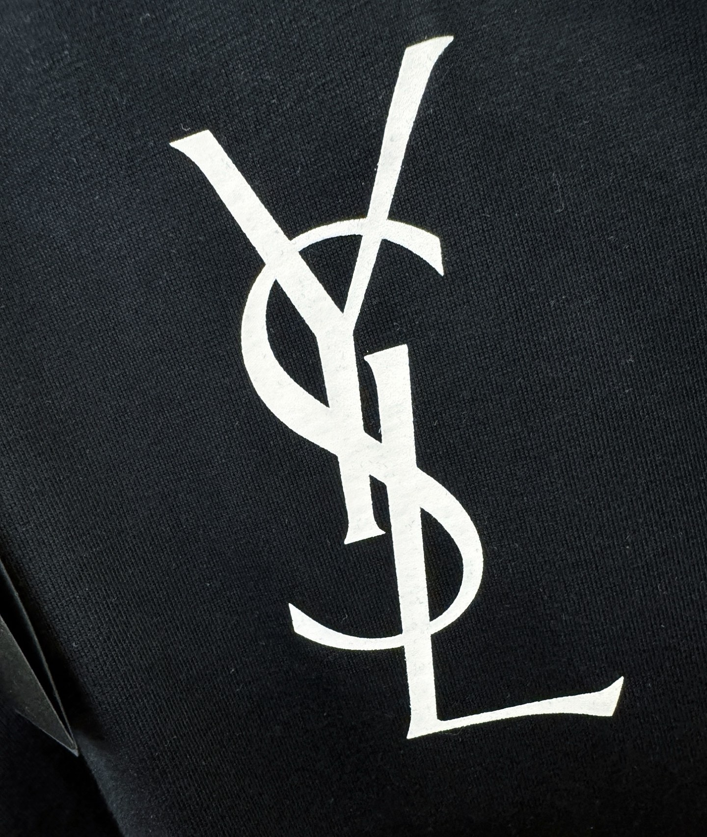 圣罗兰 顶级品质 2026新品短袖！原版定制面料，手感柔软。顶级进口私货，时尚设计潮流短袖，不失奢华 品