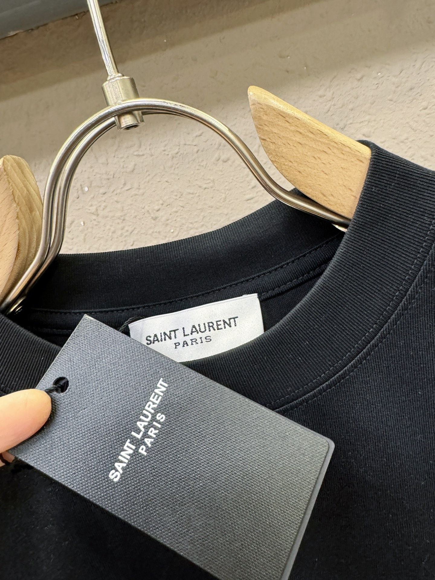 圣罗兰 顶级品质 2026新品短袖！原版定制面料，手感柔软。顶级进口私货，时尚设计潮流短袖，不失奢华 品