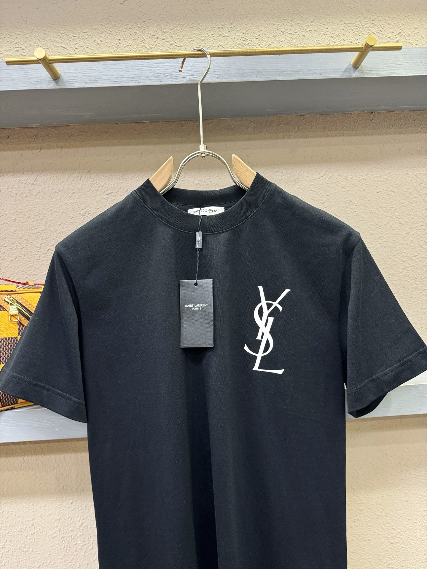 圣罗兰 顶级品质 2026新品短袖！原版定制面料，手感柔软。顶级进口私货，时尚设计潮流短袖，不失奢华 品