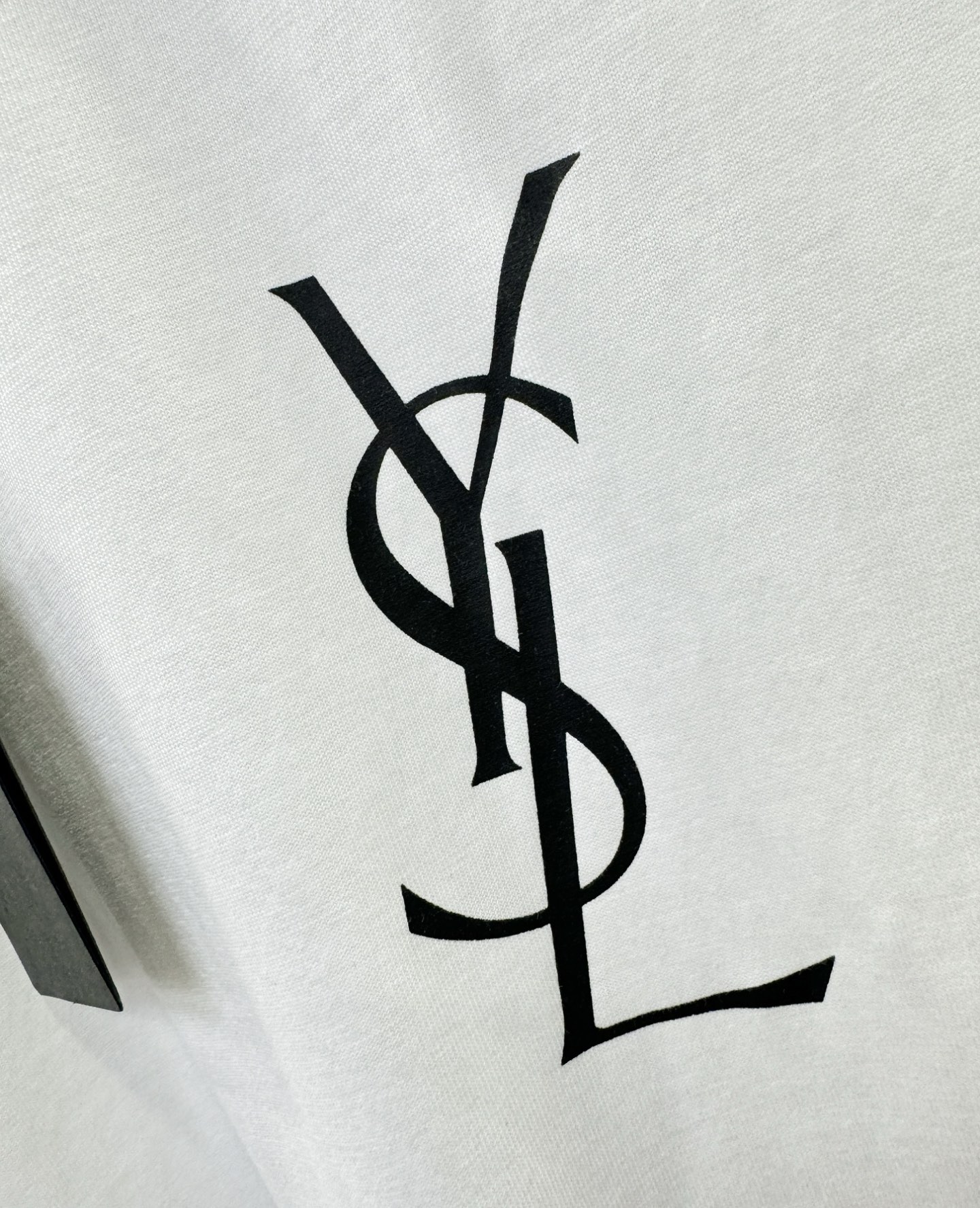 圣罗兰 顶级品质 2026新品短袖！原版定制面料，手感柔软。顶级进口私货，时尚设计潮流短袖，不失奢华 品