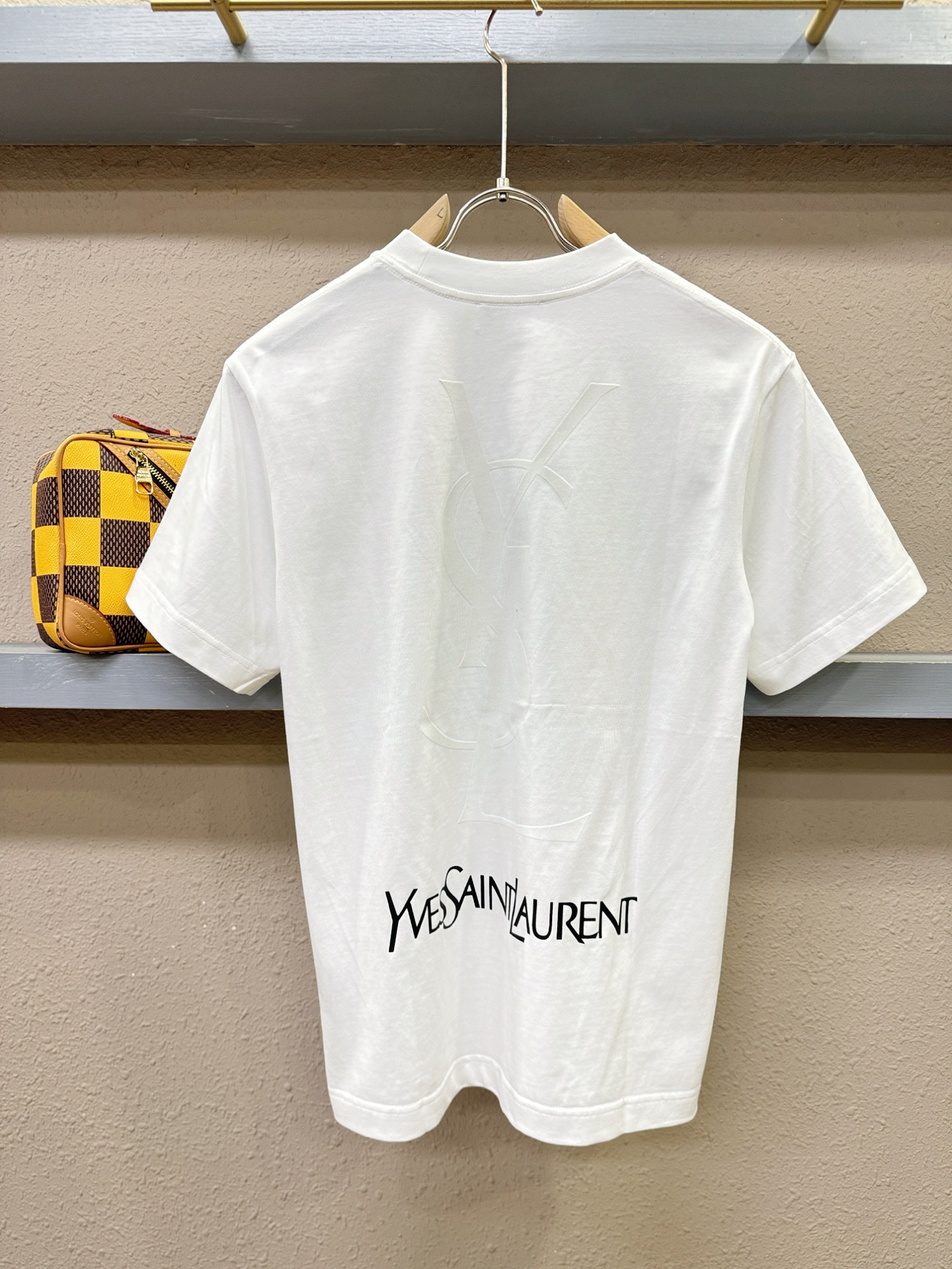 圣罗兰 顶级品质 2026新品短袖！原版定制面料，手感柔软。顶级进口私货，时尚设计潮流短袖，不失奢华 品