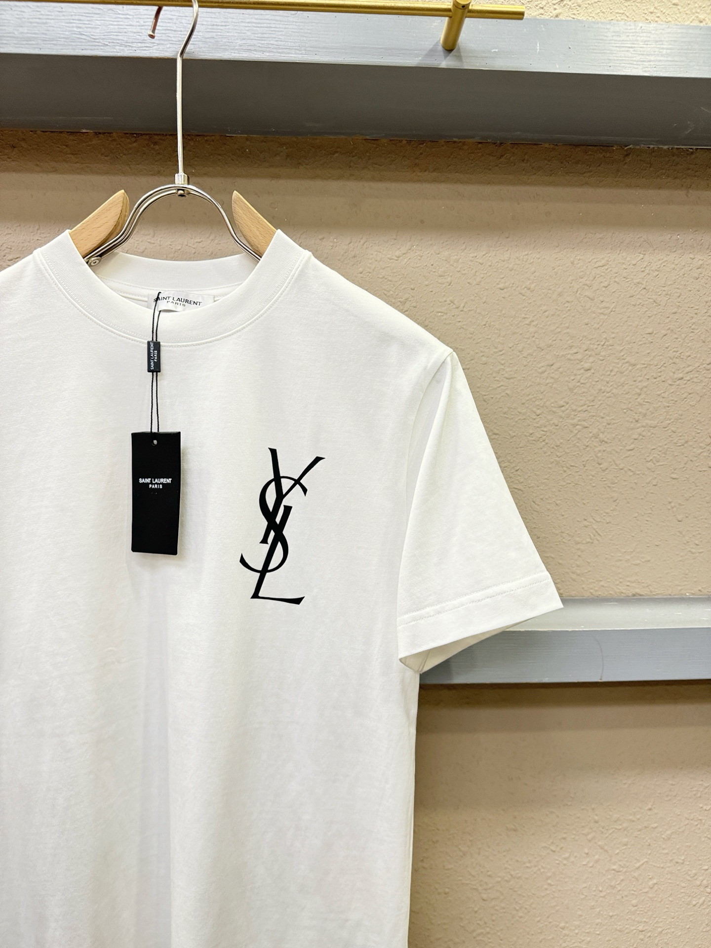 圣罗兰 顶级品质 2026新品短袖！原版定制面料，手感柔软。顶级进口私货，时尚设计潮流短袖，不失奢华 品