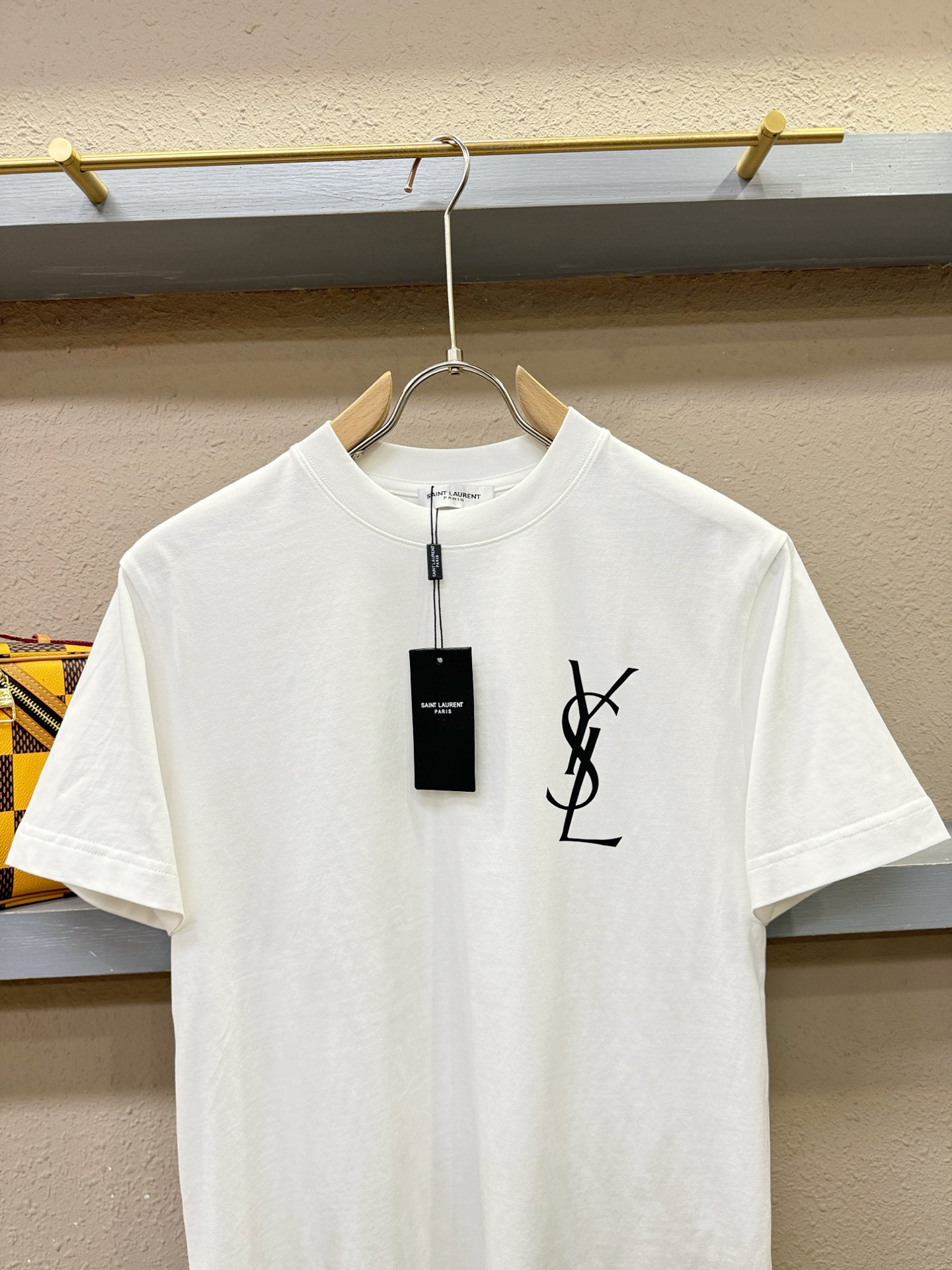 圣罗兰 顶级品质 2026新品短袖！原版定制面料，手感柔软。顶级进口私货，时尚设计潮流短袖，不失奢华 品