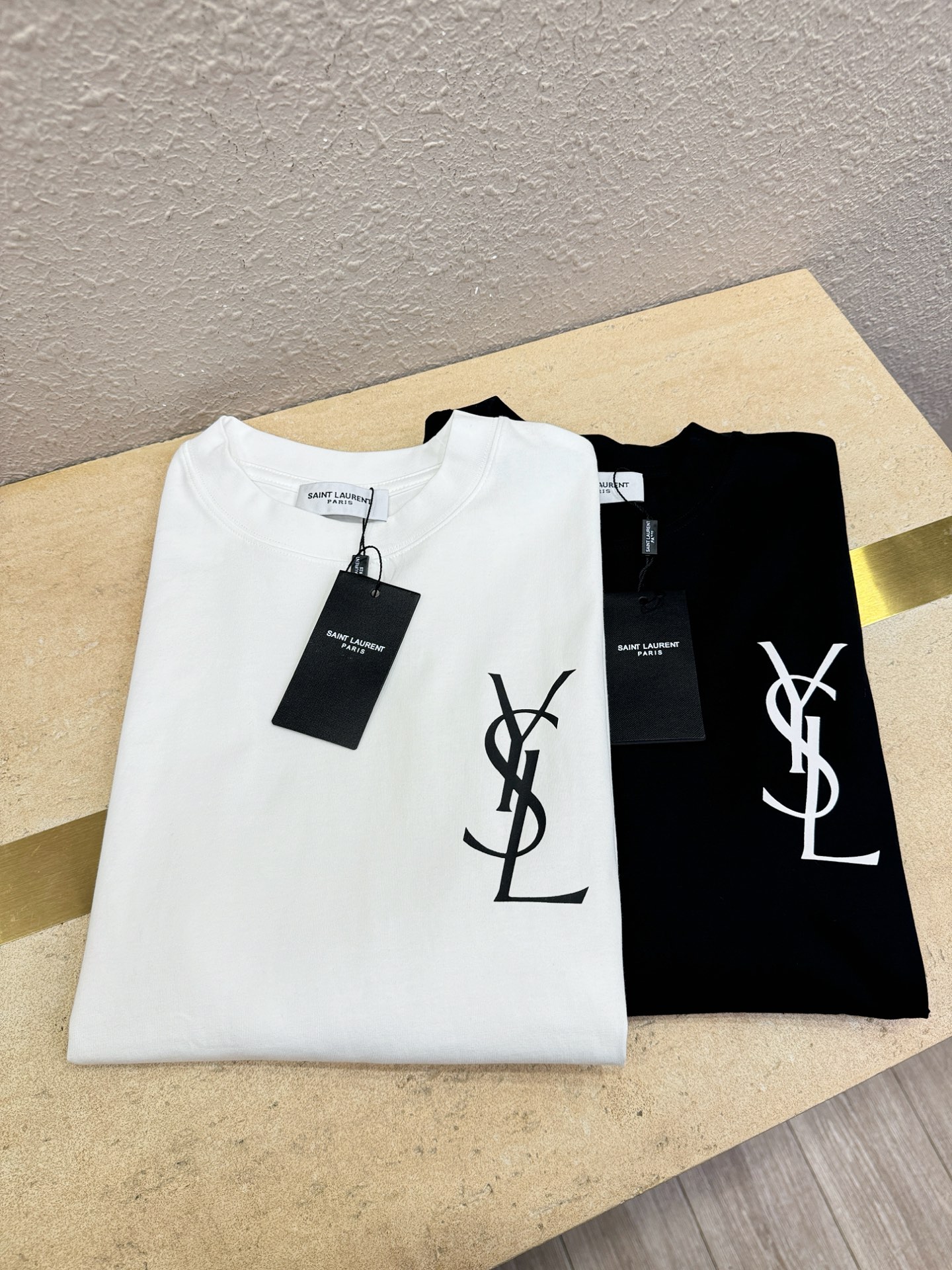 圣罗兰 顶级品质 2026新品短袖！原版定制面料，手感柔软。顶级进口私货，时尚设计潮流短袖，不失奢华 品