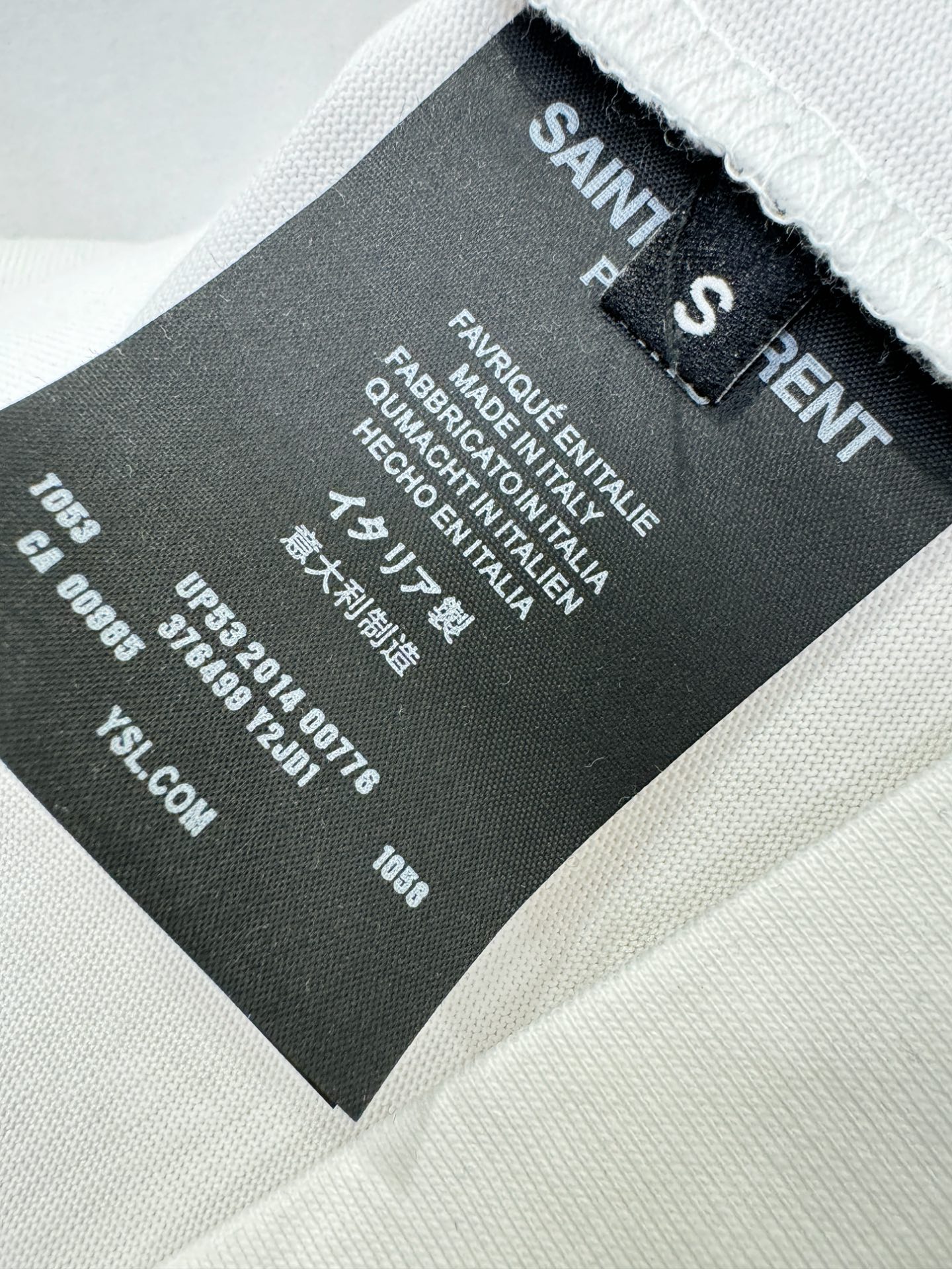 圣罗兰 顶级品质 2026新品短袖！原版定制面料，手感柔软。顶级进口私货，时尚设计潮流短袖，不失奢华 品