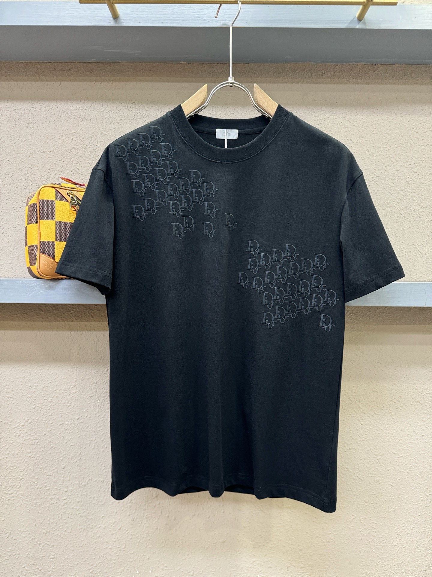 Dior迪奥 2026新款短袖T恤！走秀图案时尚休闲短袖T恤衫！设计logo设计！极具设计精选客供面料，