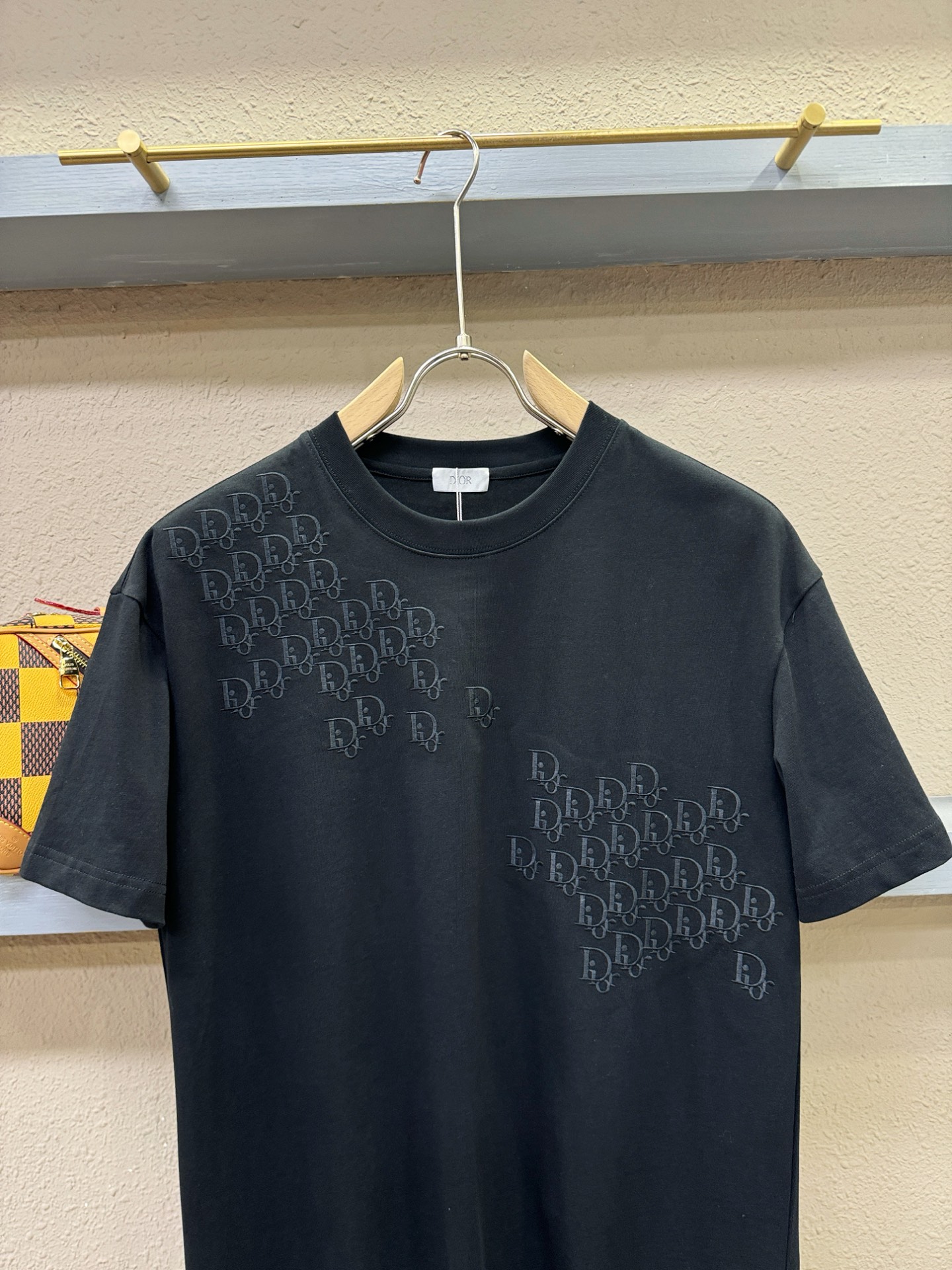 Dior迪奥 2026新款短袖T恤！走秀图案时尚休闲短袖T恤衫！设计logo设计！极具设计精选客供面料，