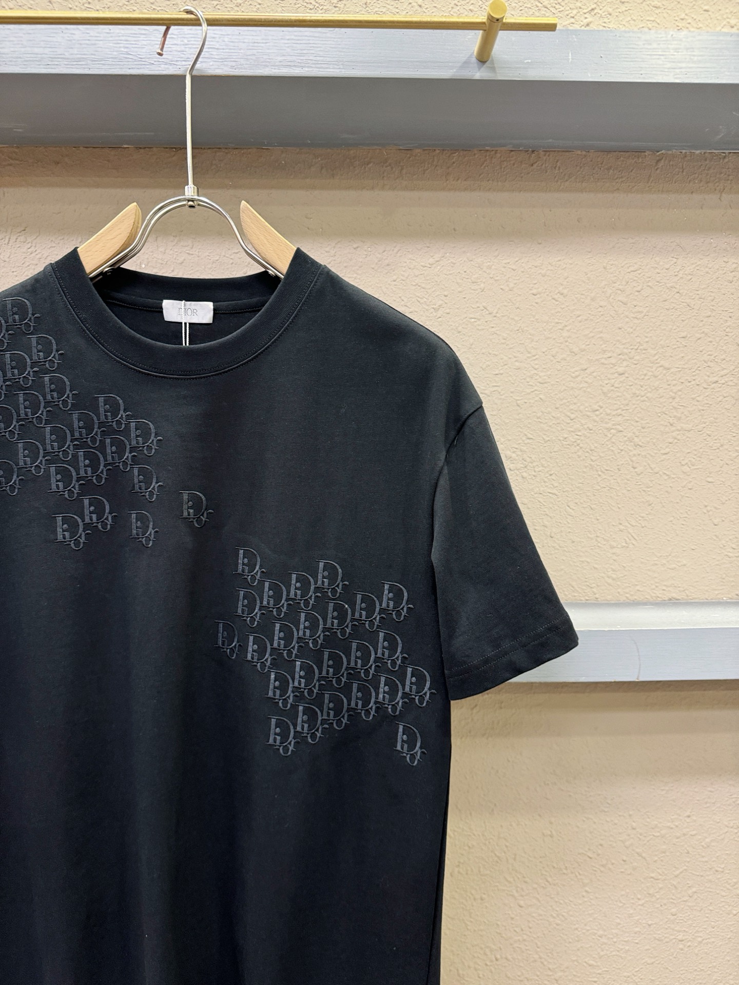 Dior迪奥 2026新款短袖T恤！走秀图案时尚休闲短袖T恤衫！设计logo设计！极具设计精选客供面料，
