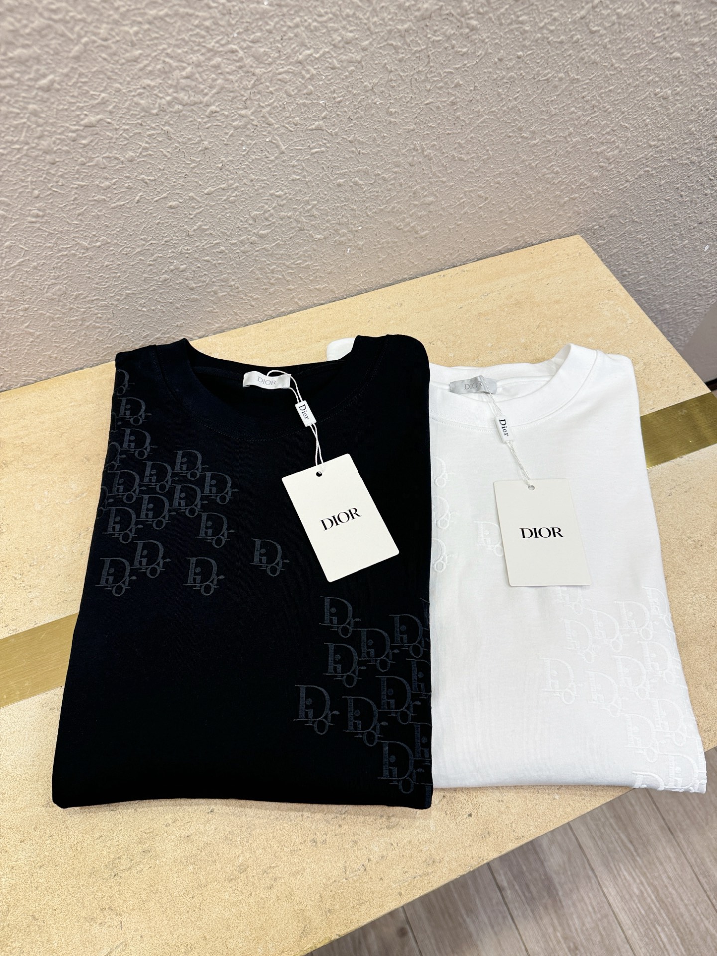 Dior迪奥 2026新款短袖T恤！走秀图案时尚休闲短袖T恤衫！设计logo设计！极具设计精选客供面料，