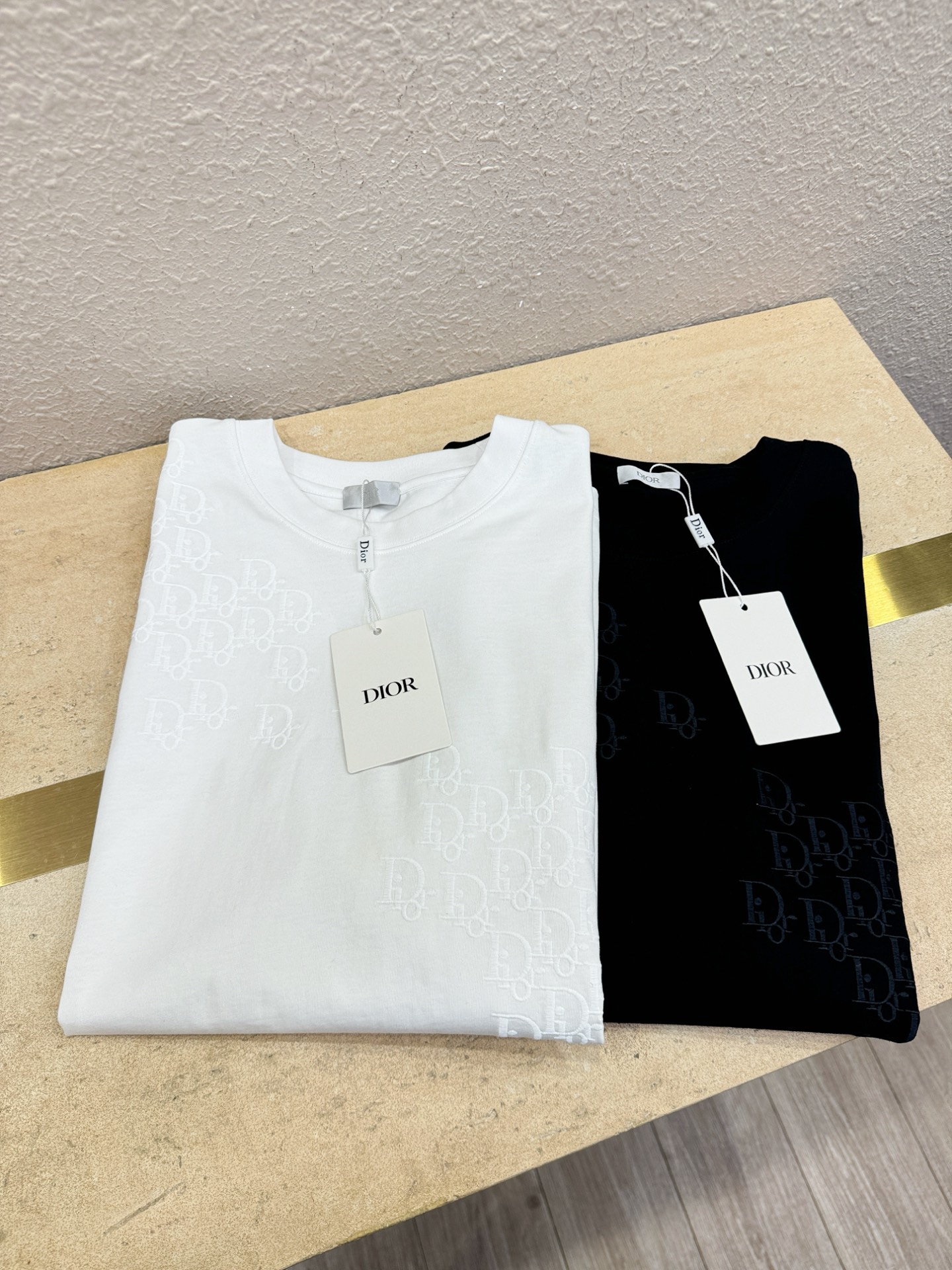 Dior迪奥 2026新款短袖T恤！走秀图案时尚休闲短袖T恤衫！设计logo设计！极具设计精选客供面料，