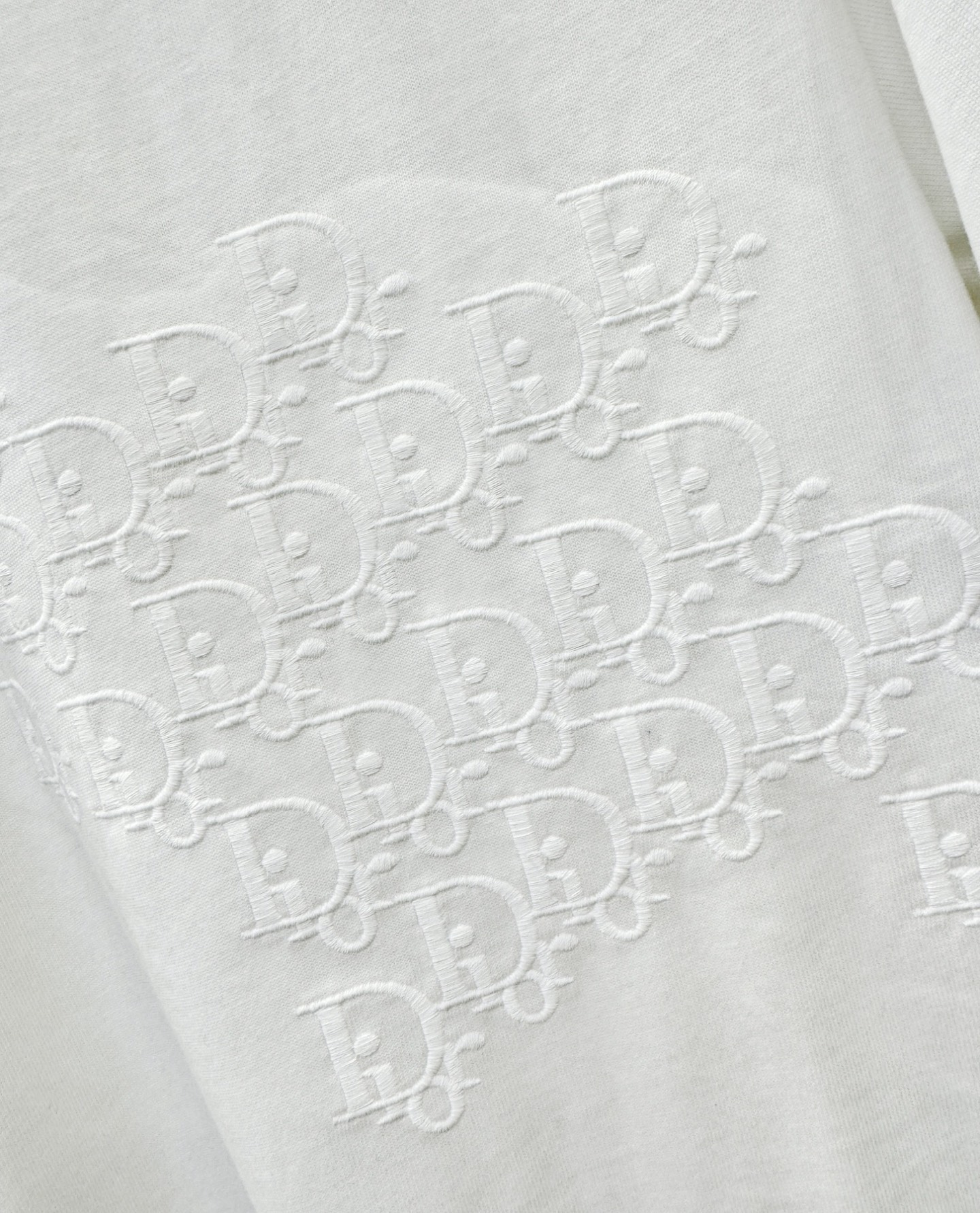 Dior迪奥 2026新款短袖T恤！走秀图案时尚休闲短袖T恤衫！设计logo设计！极具设计精选客供面料，