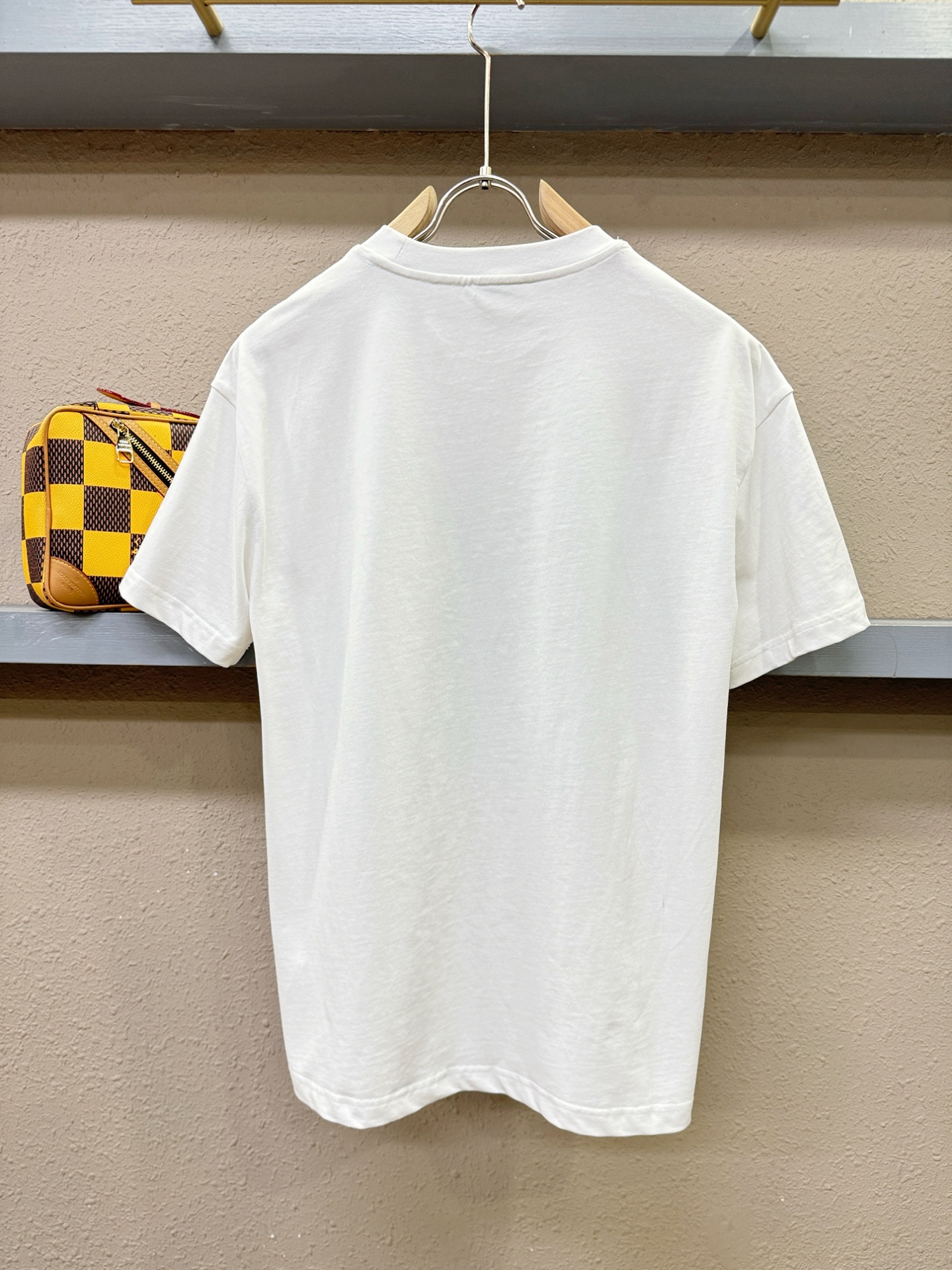 Dior迪奥 2026新款短袖T恤！走秀图案时尚休闲短袖T恤衫！设计logo设计！极具设计精选客供面料，