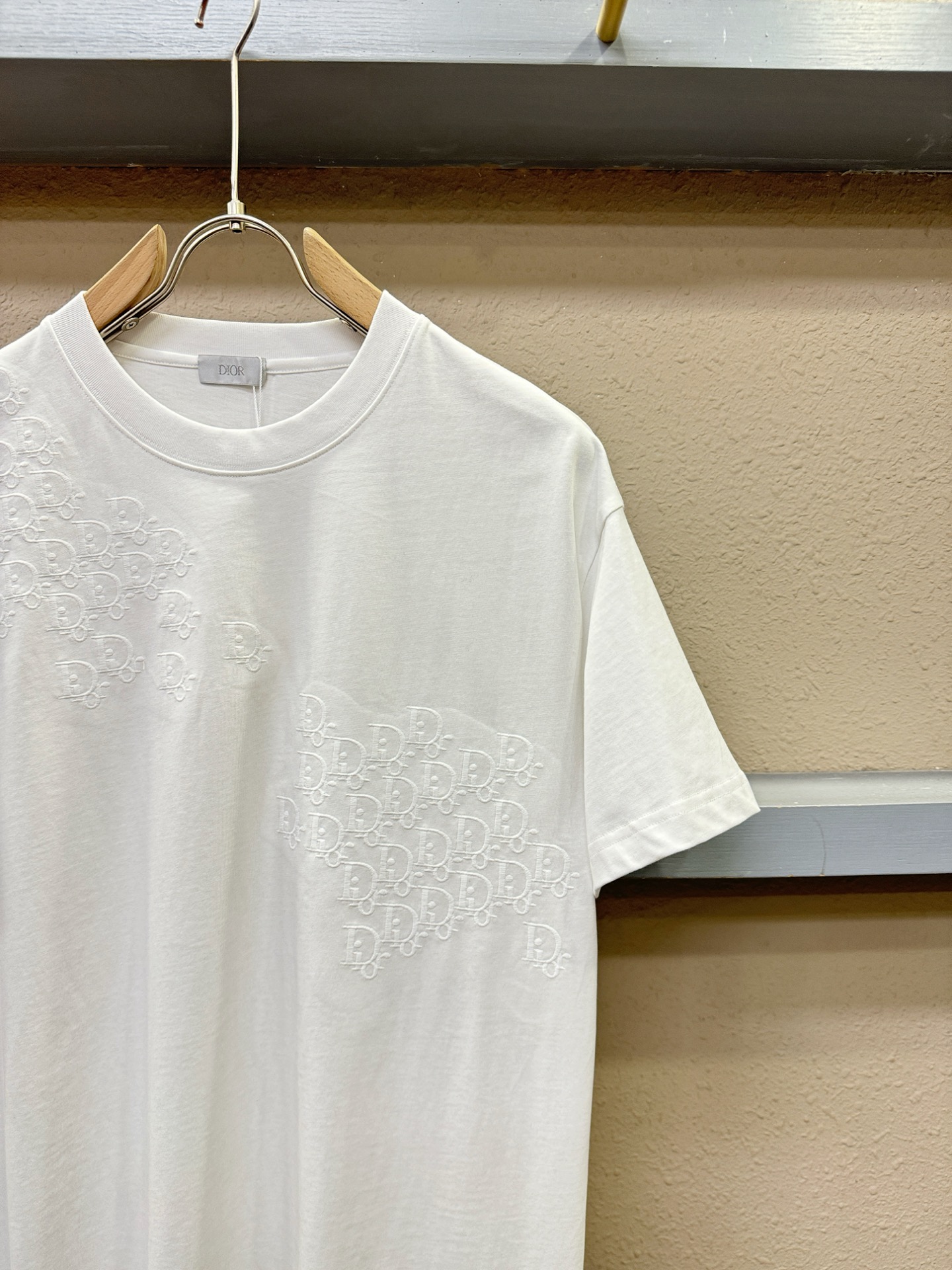 Dior迪奥 2026新款短袖T恤！走秀图案时尚休闲短袖T恤衫！设计logo设计！极具设计精选客供面料，