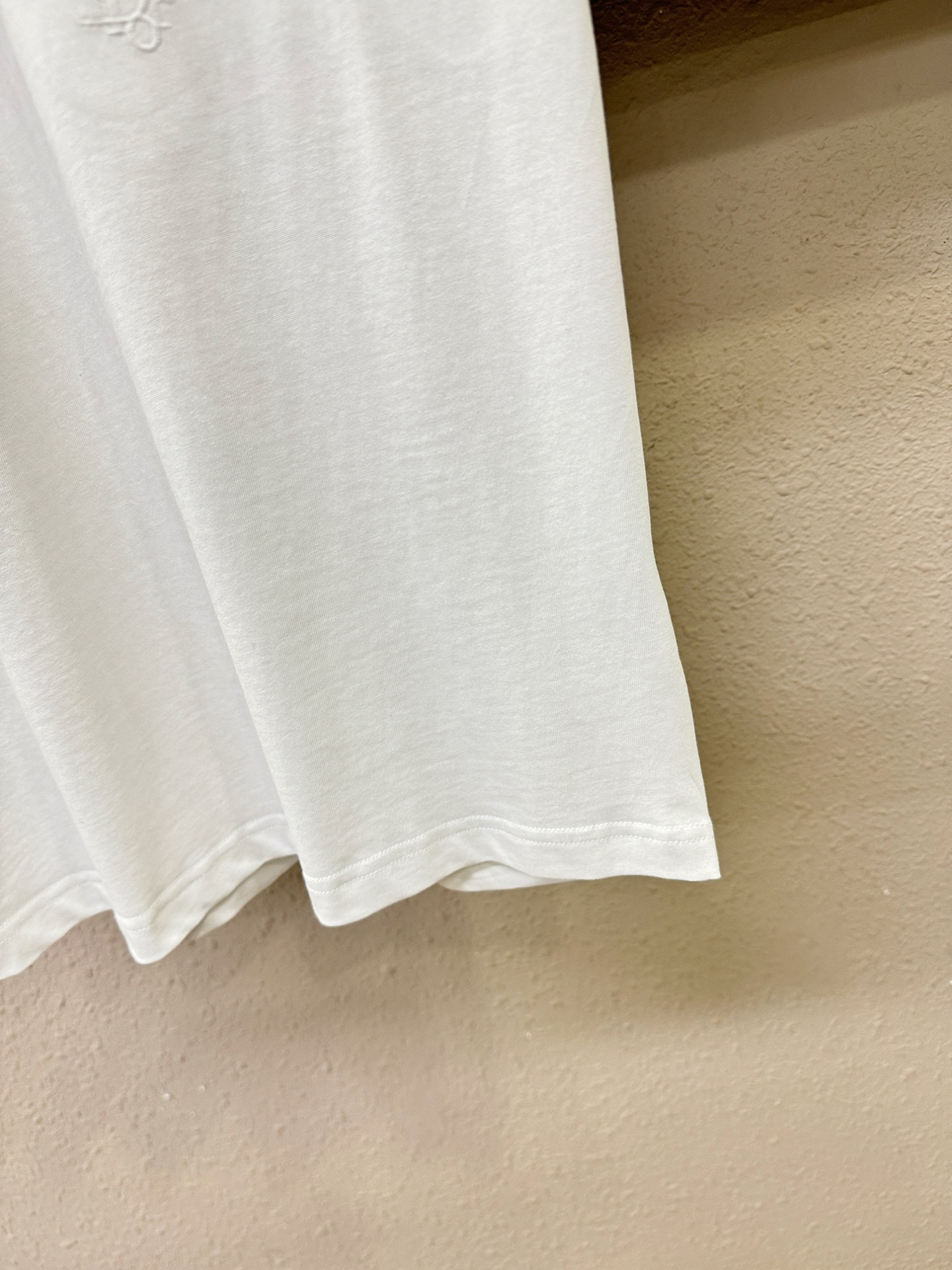 Dior迪奥 2026新款短袖T恤！走秀图案时尚休闲短袖T恤衫！设计logo设计！极具设计精选客供面料，