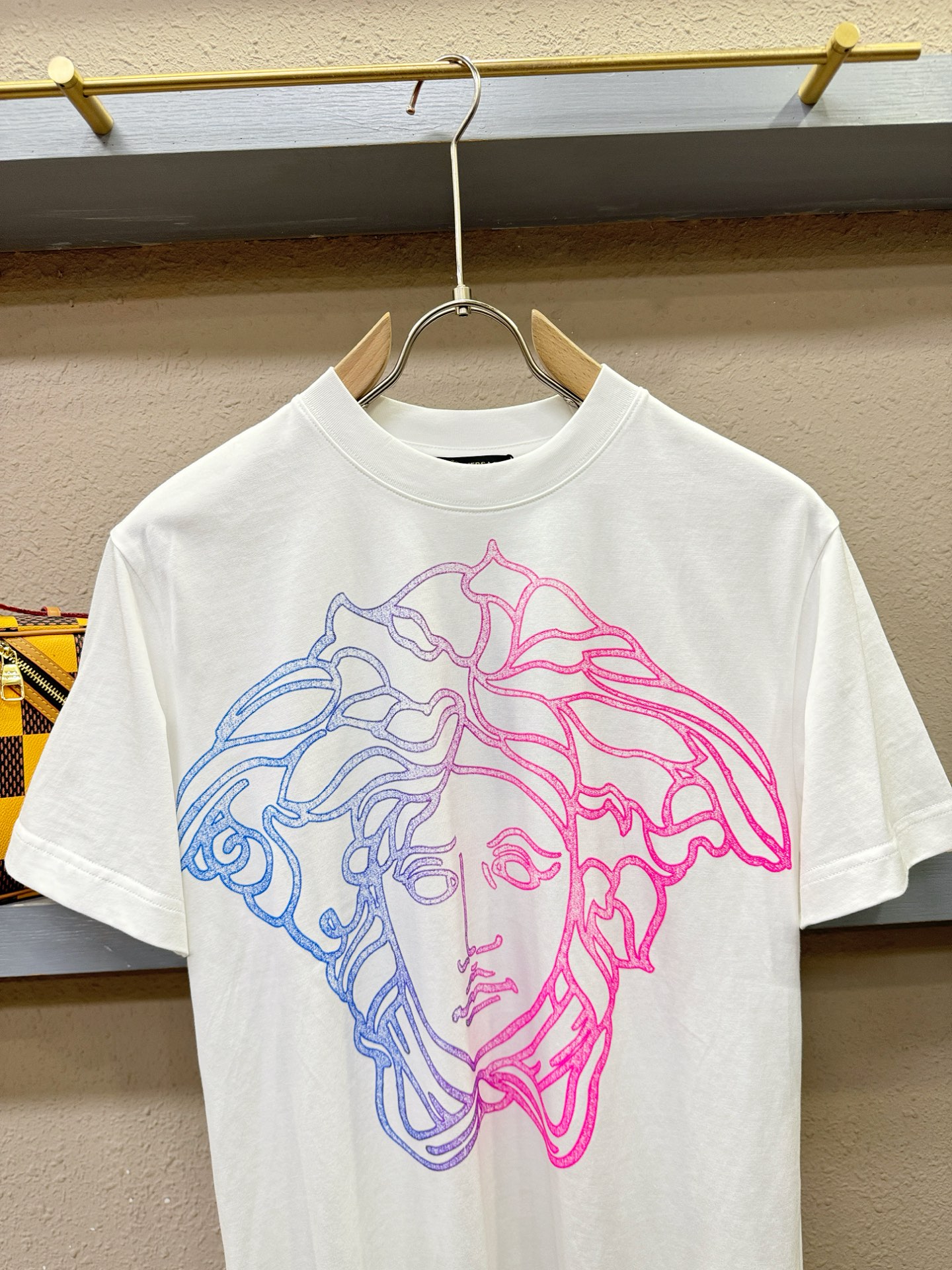 Versace 范思哲 顶级品质 2026新品短袖！原版定制面料，手感柔软。顶级进口私货，时尚设计潮流短