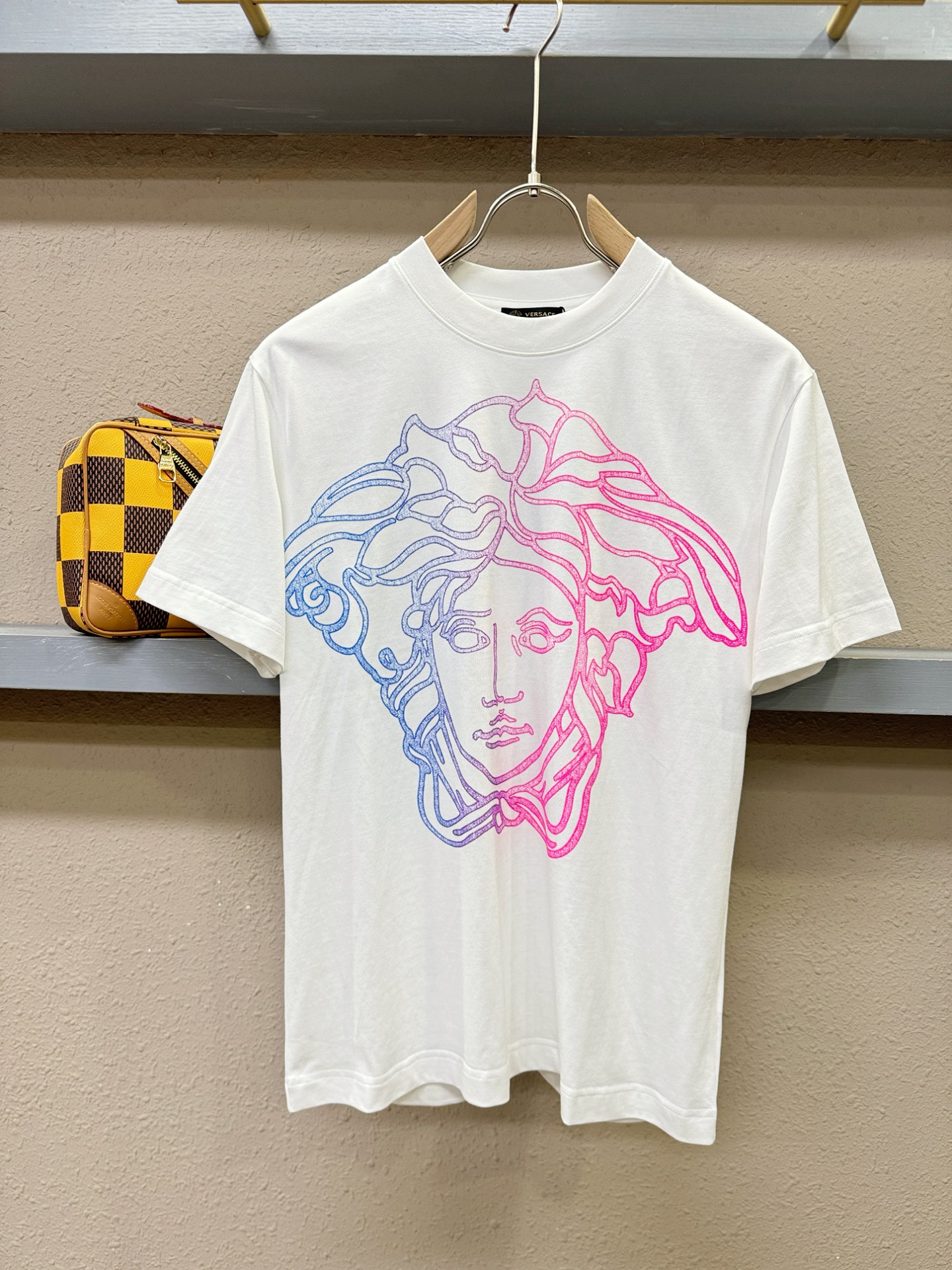 Versace 范思哲 顶级品质 2026新品短袖！原版定制面料，手感柔软。顶级进口私货，时尚设计潮流短