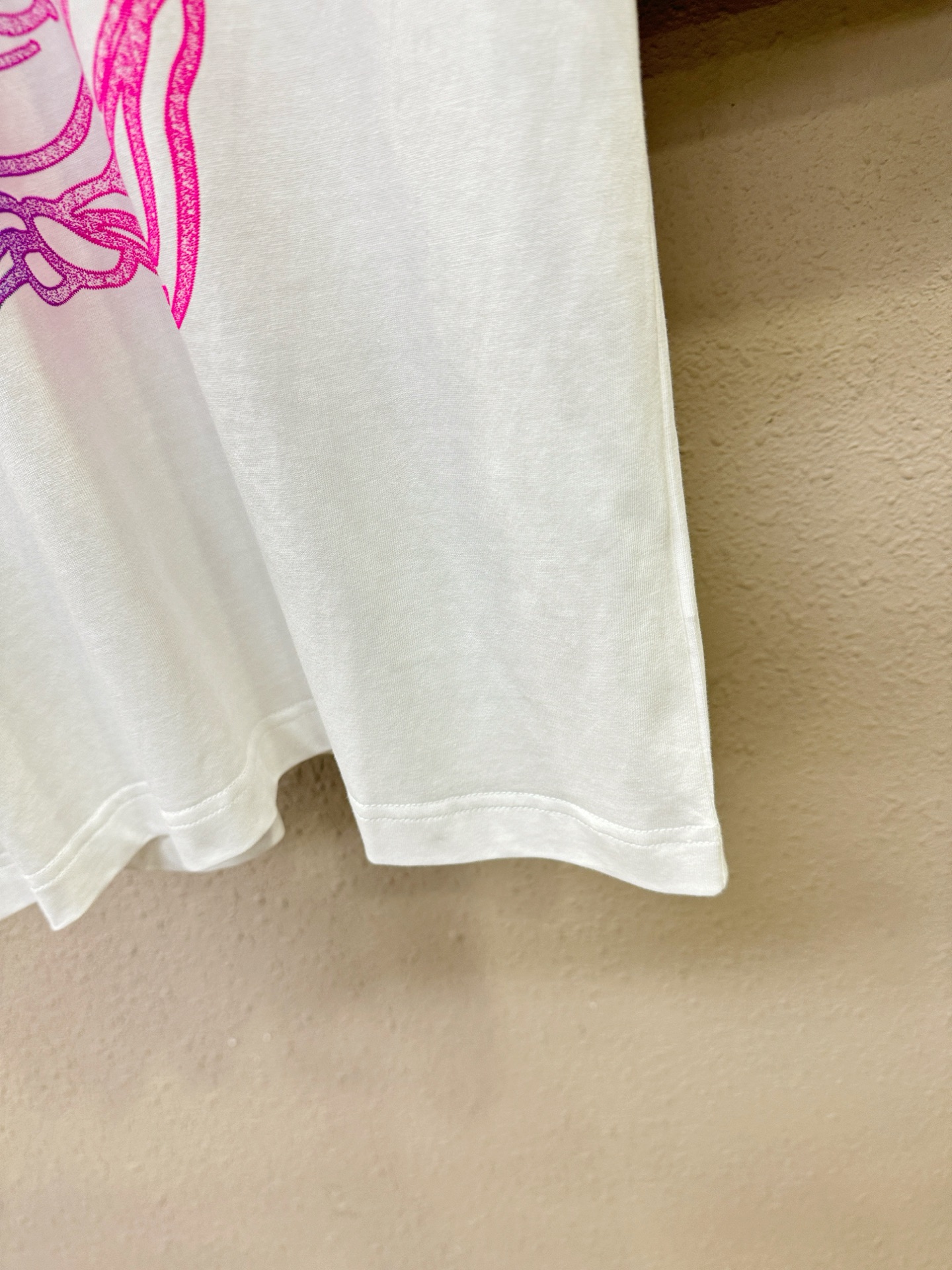 Versace 范思哲 顶级品质 2026新品短袖！原版定制面料，手感柔软。顶级进口私货，时尚设计潮流短