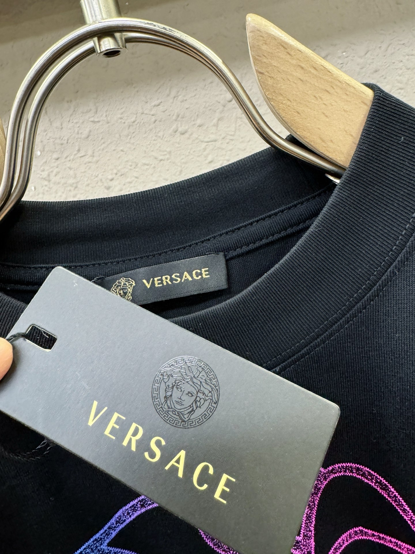 Versace 范思哲 顶级品质 2026新品短袖！原版定制面料，手感柔软。顶级进口私货，时尚设计潮流短