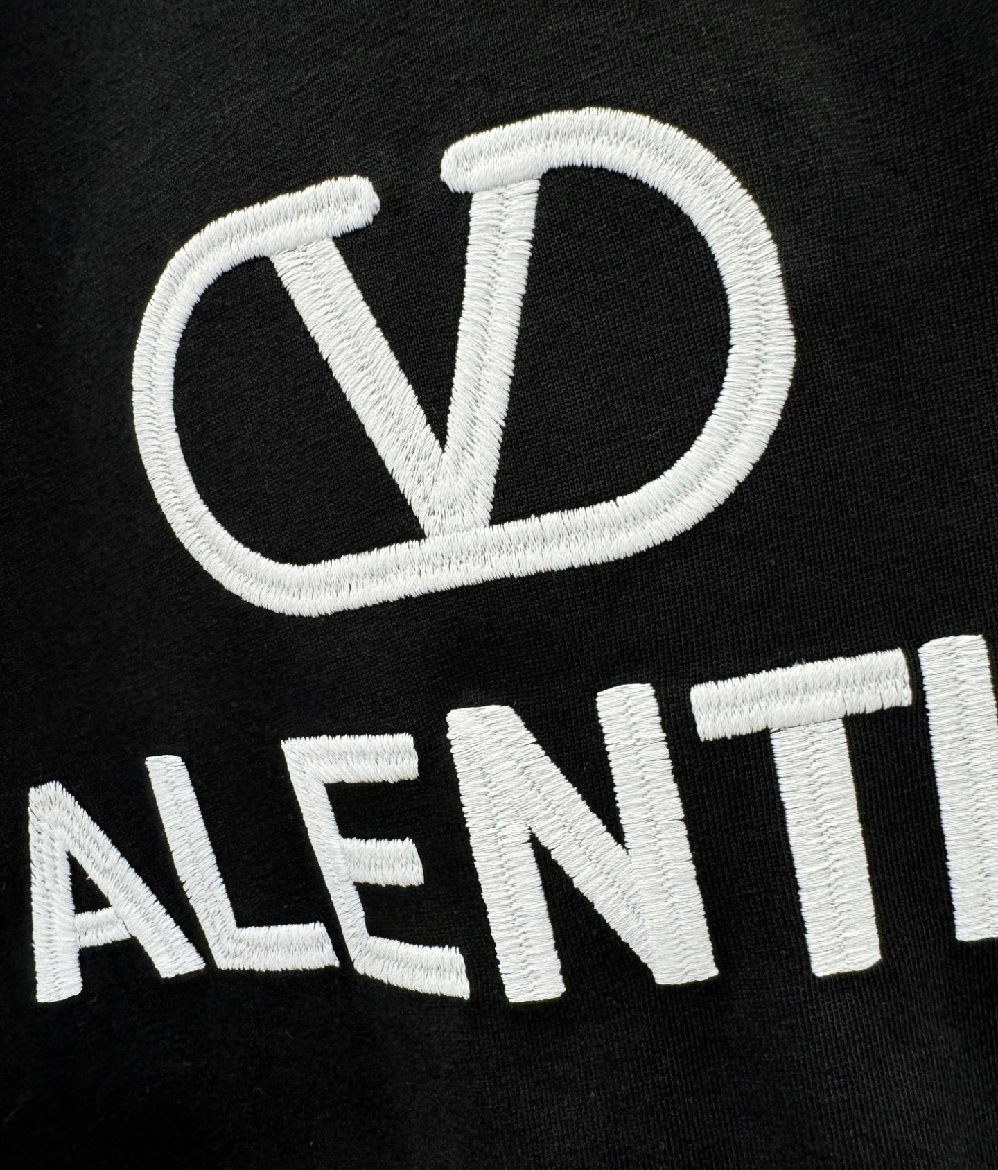 VALENTINO华伦天奴 2026新款短袖T恤！走秀图案时尚休闲短袖T恤衫！设计logo设计！极具设计