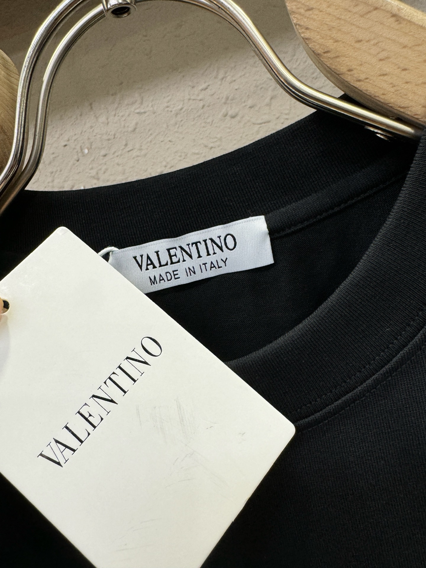 VALENTINO华伦天奴 2026新款短袖T恤！走秀图案时尚休闲短袖T恤衫！设计logo设计！极具设计