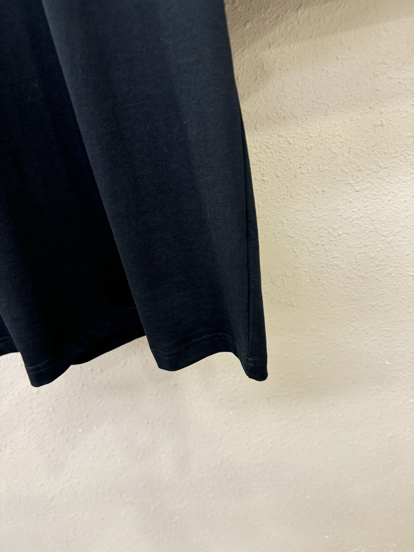 VALENTINO华伦天奴 2026新款短袖T恤！走秀图案时尚休闲短袖T恤衫！设计logo设计！极具设计