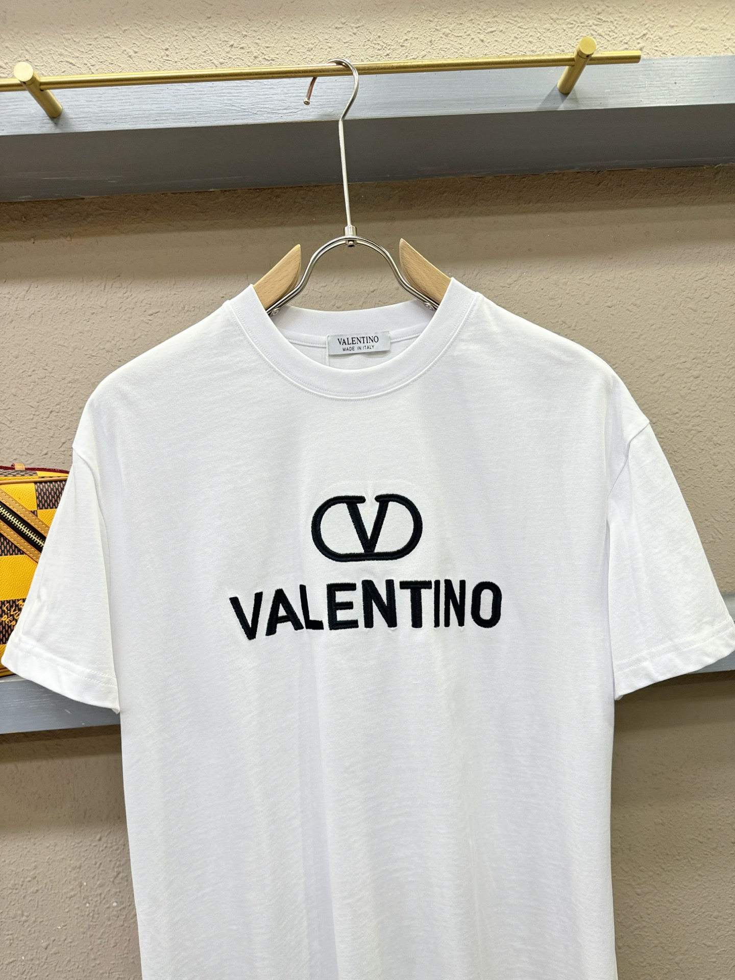 VALENTINO华伦天奴 2026新款短袖T恤！走秀图案时尚休闲短袖T恤衫！设计logo设计！极具设计