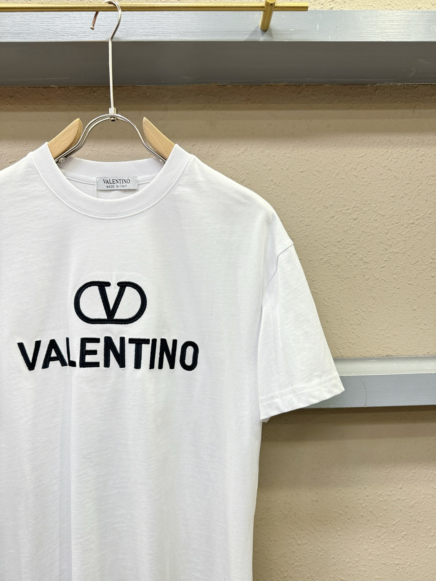 VALENTINO华伦天奴 2026新款短袖T恤！走秀图案时尚休闲短袖T恤衫！设计logo设计！极具设计