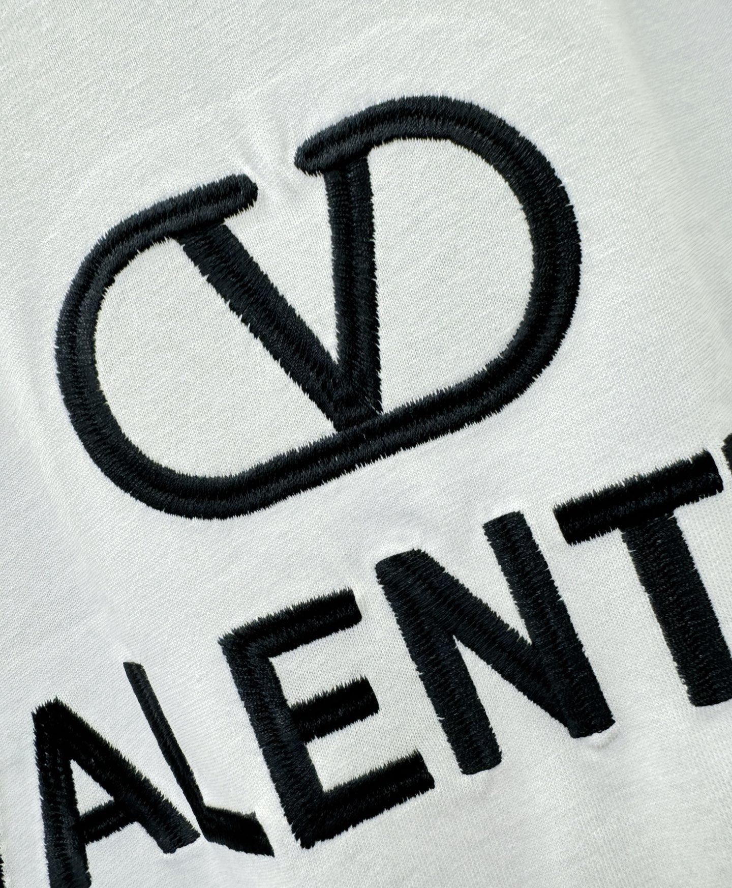 VALENTINO华伦天奴 2026新款短袖T恤！走秀图案时尚休闲短袖T恤衫！设计logo设计！极具设计