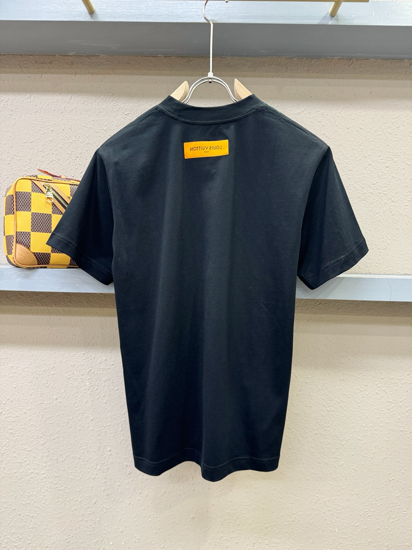 LV路易威登 顶级品质 2026新品短袖！原版定制面料，手感柔软。顶级进口私货，时尚设计潮流短袖，不失奢