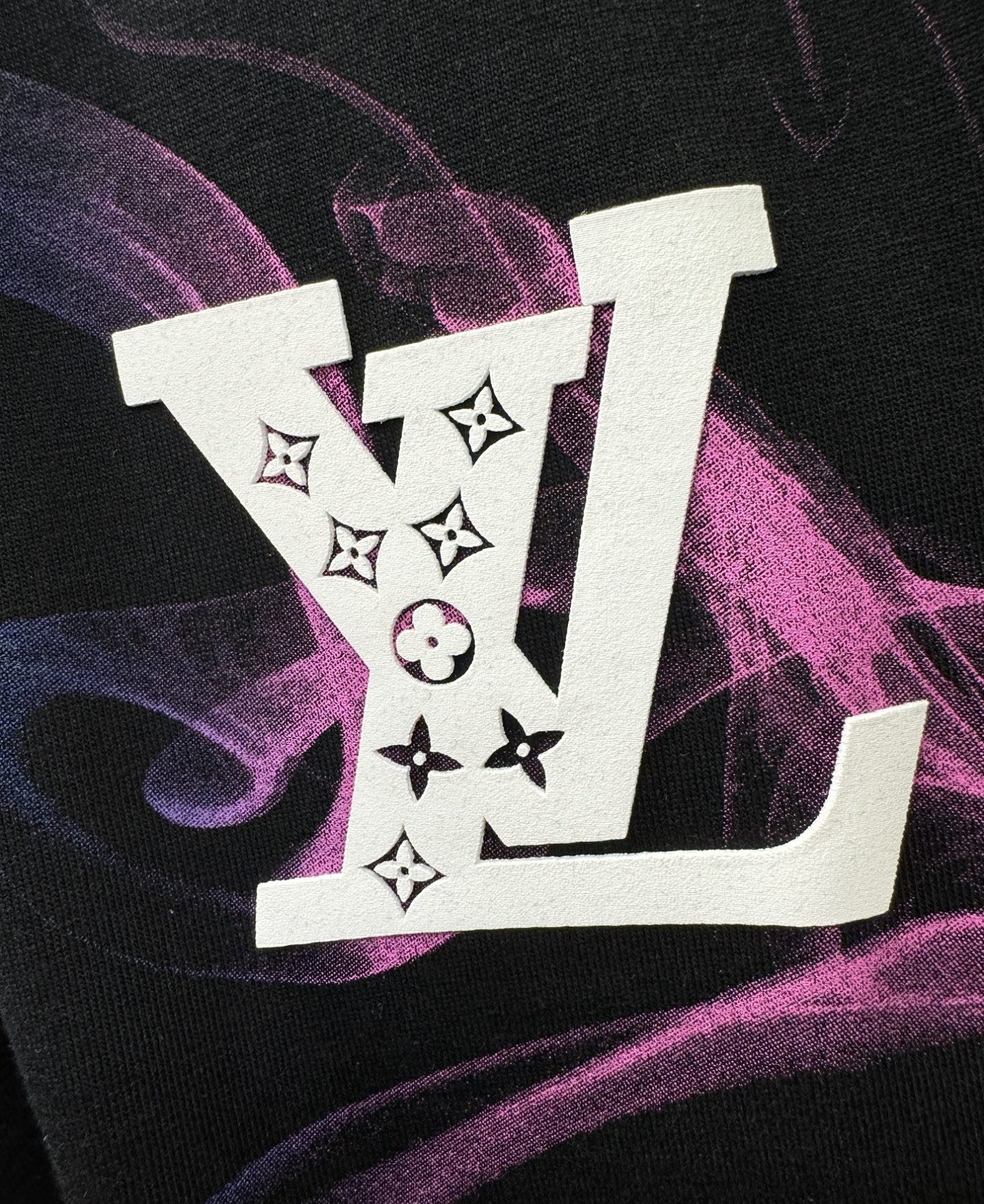 LV路易威登 顶级品质 2026新品短袖！原版定制面料，手感柔软。顶级进口私货，时尚设计潮流短袖，不失奢