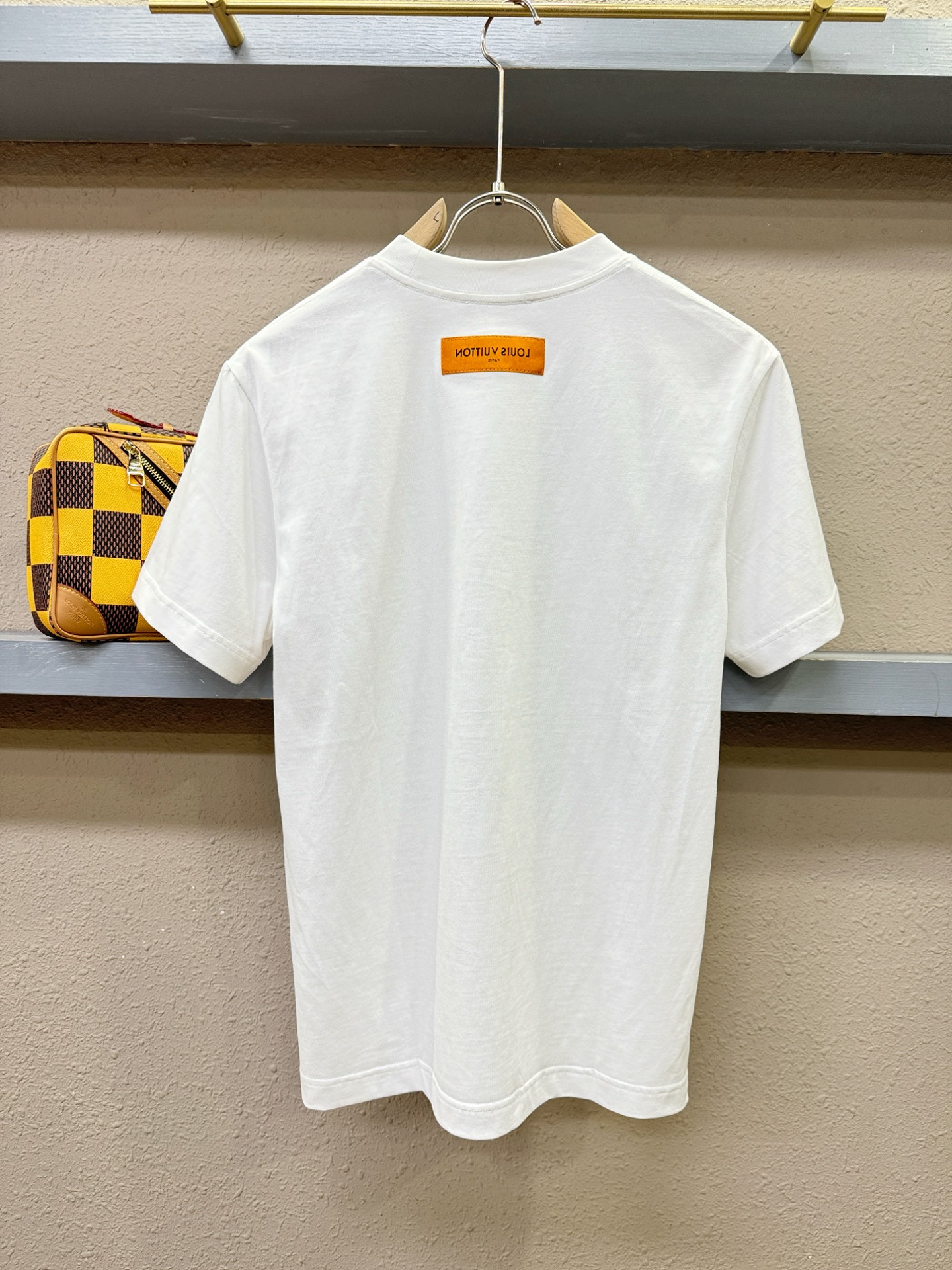 LV路易威登 顶级品质 2026新品短袖！原版定制面料，手感柔软。顶级进口私货，时尚设计潮流短袖，不失奢