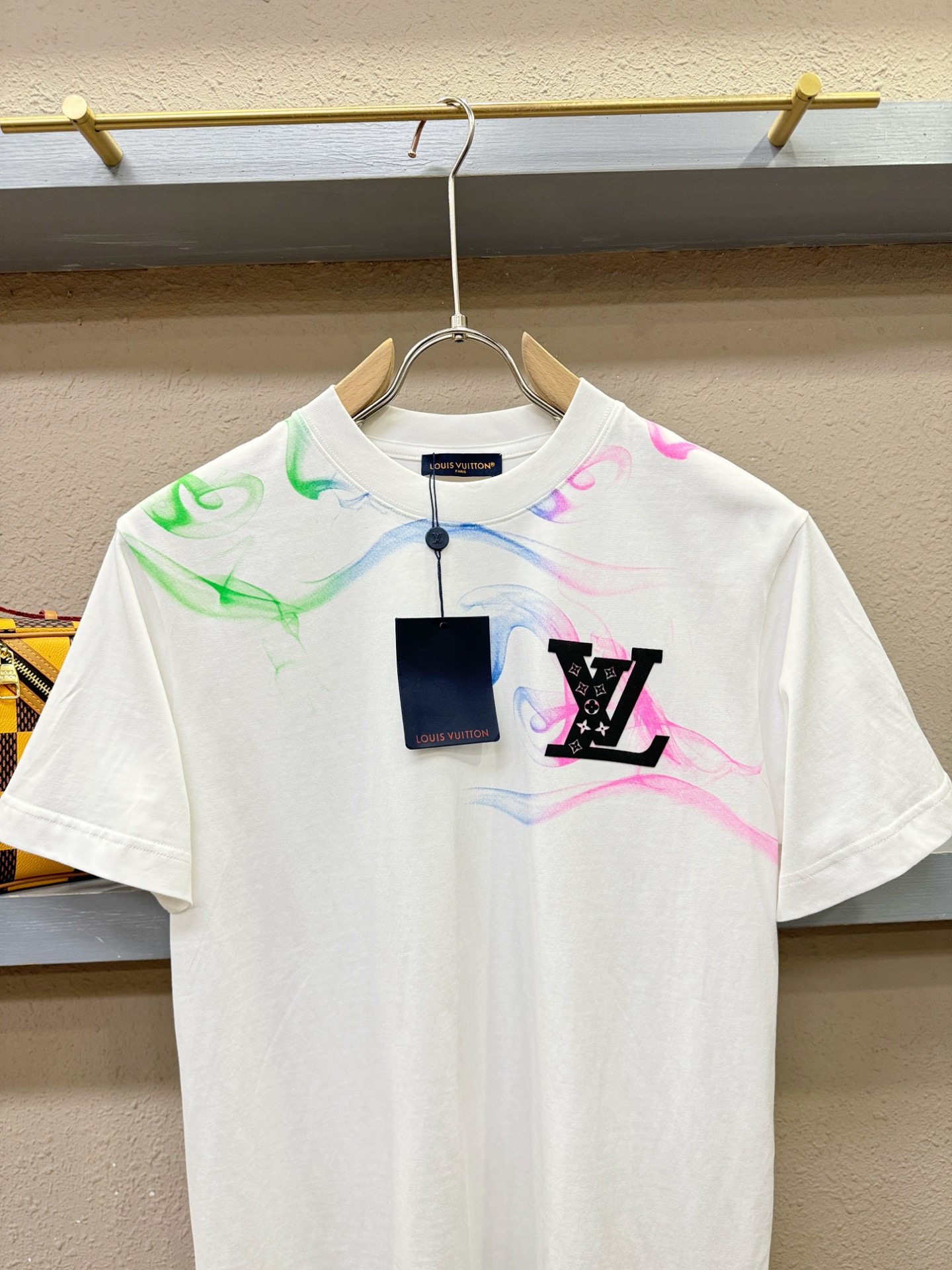 LV路易威登 顶级品质 2026新品短袖！原版定制面料，手感柔软。顶级进口私货，时尚设计潮流短袖，不失奢