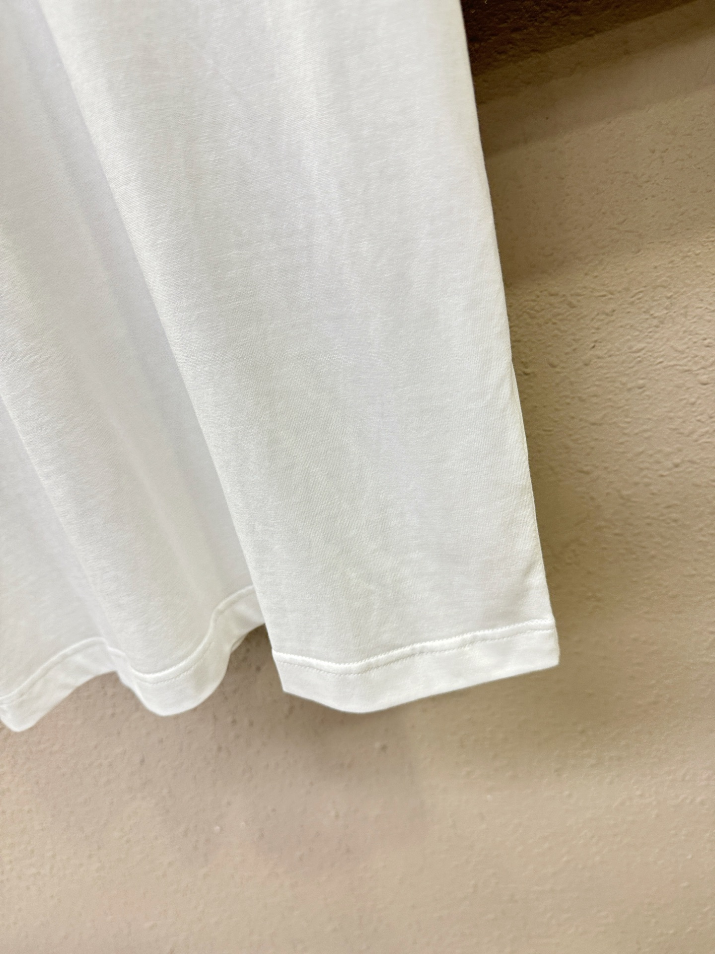 LV路易威登 顶级品质 2026新品短袖！原版定制面料，手感柔软。顶级进口私货，时尚设计潮流短袖，不失奢