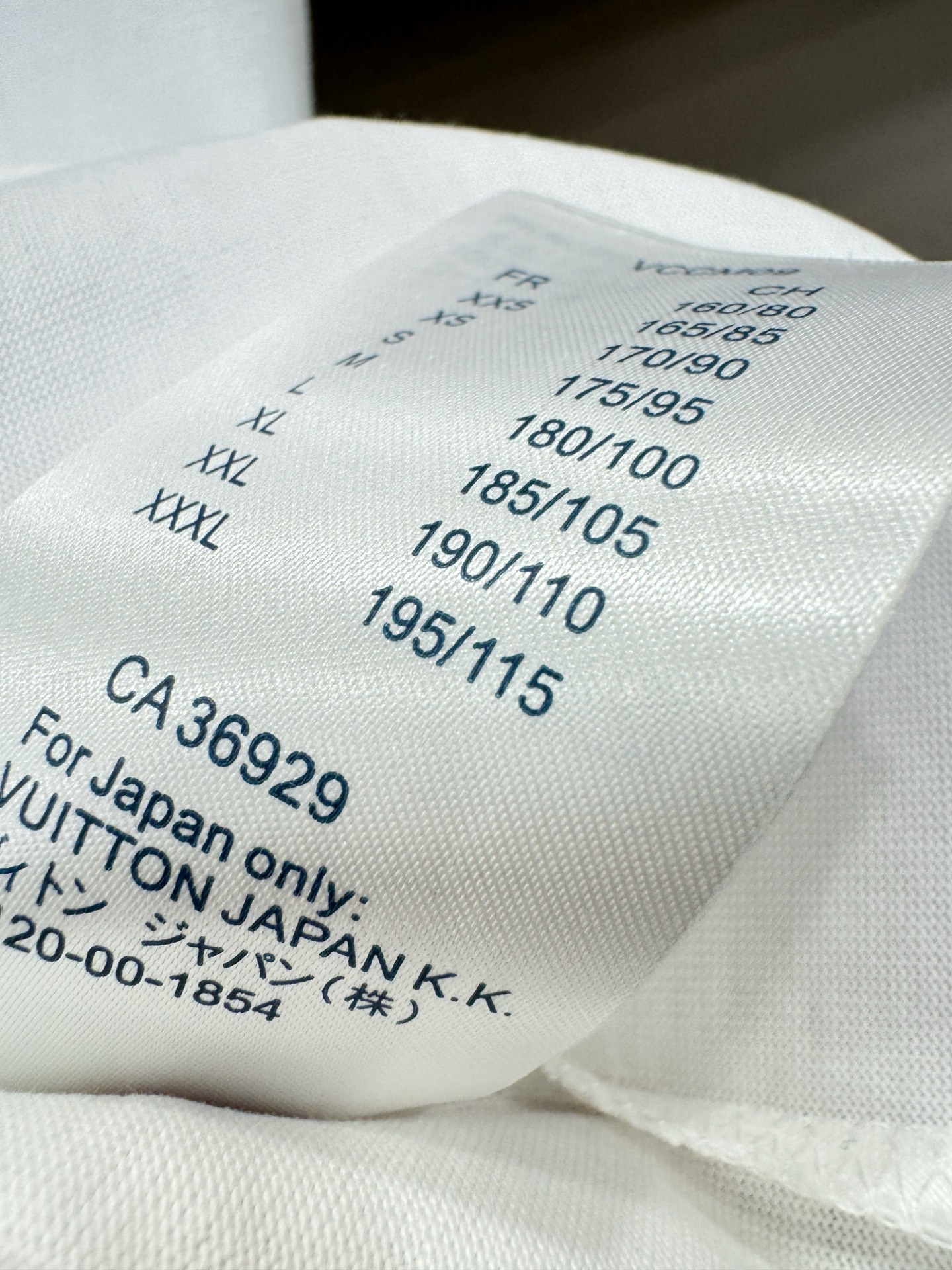 LV路易威登 顶级品质 2026新品短袖！原版定制面料，手感柔软。顶级进口私货，时尚设计潮流短袖，不失奢