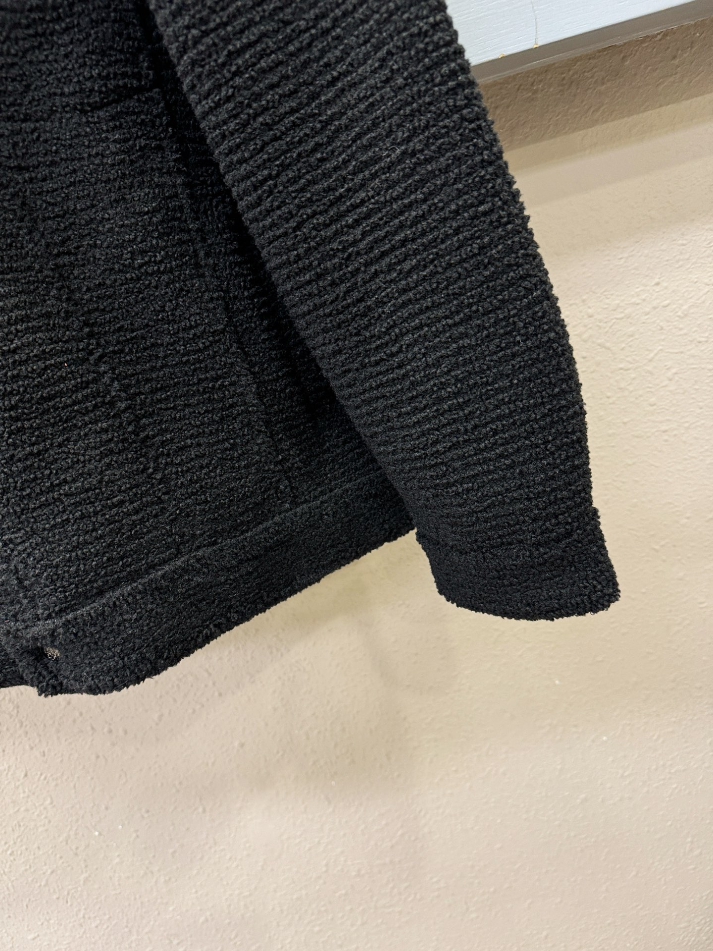 LV路易威登 新品皮毛一体，原生态人造皮面料；100%进口皮毛一体！采用进口人造皮！皮料品质相当高级。内