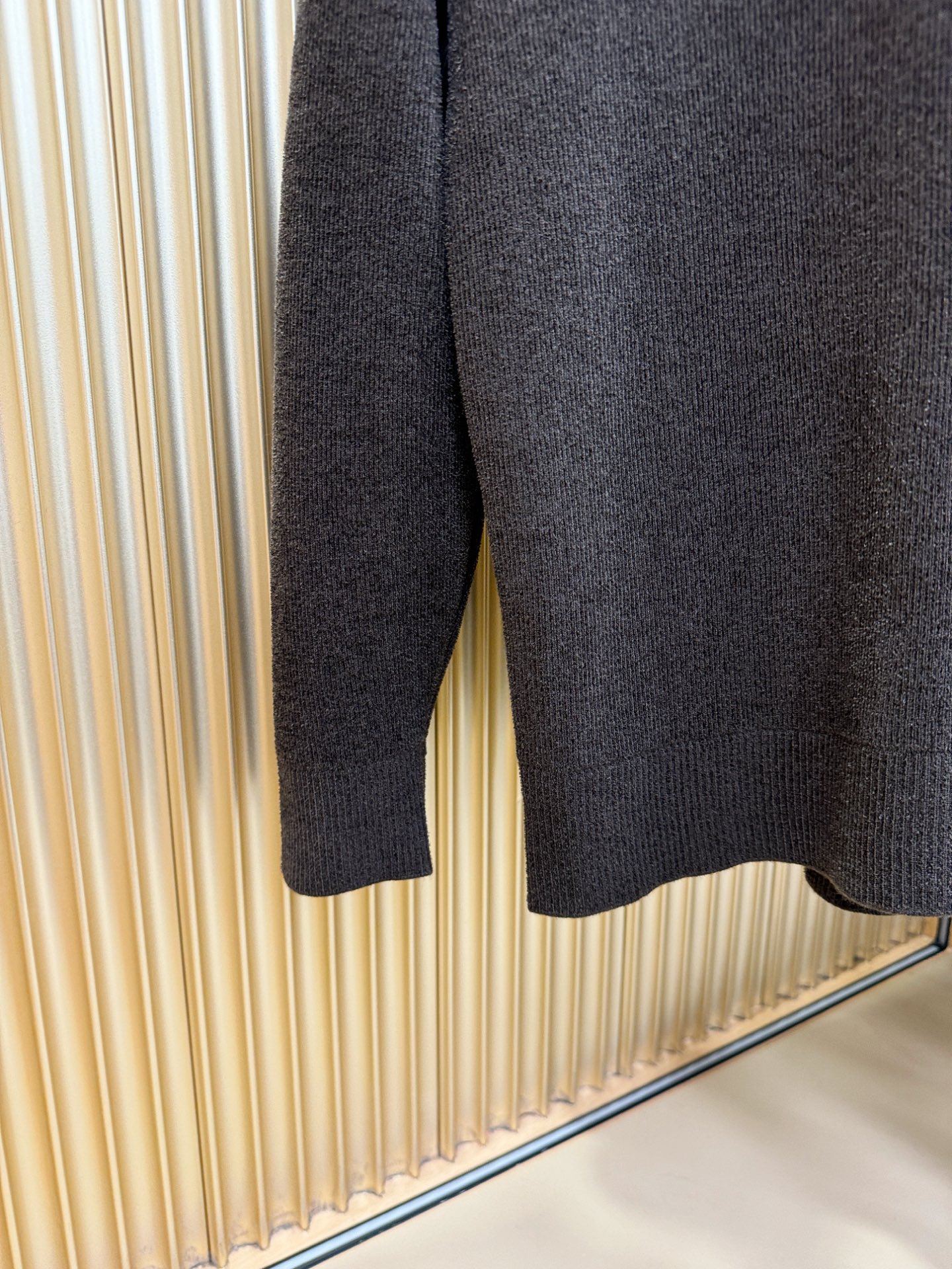 Moncler蒙口 新品爆款 新品羊毛毛衣，经典简约大气品牌针织羊毛毛衣，采用进口新西兰绵羊毛。柔软细腻