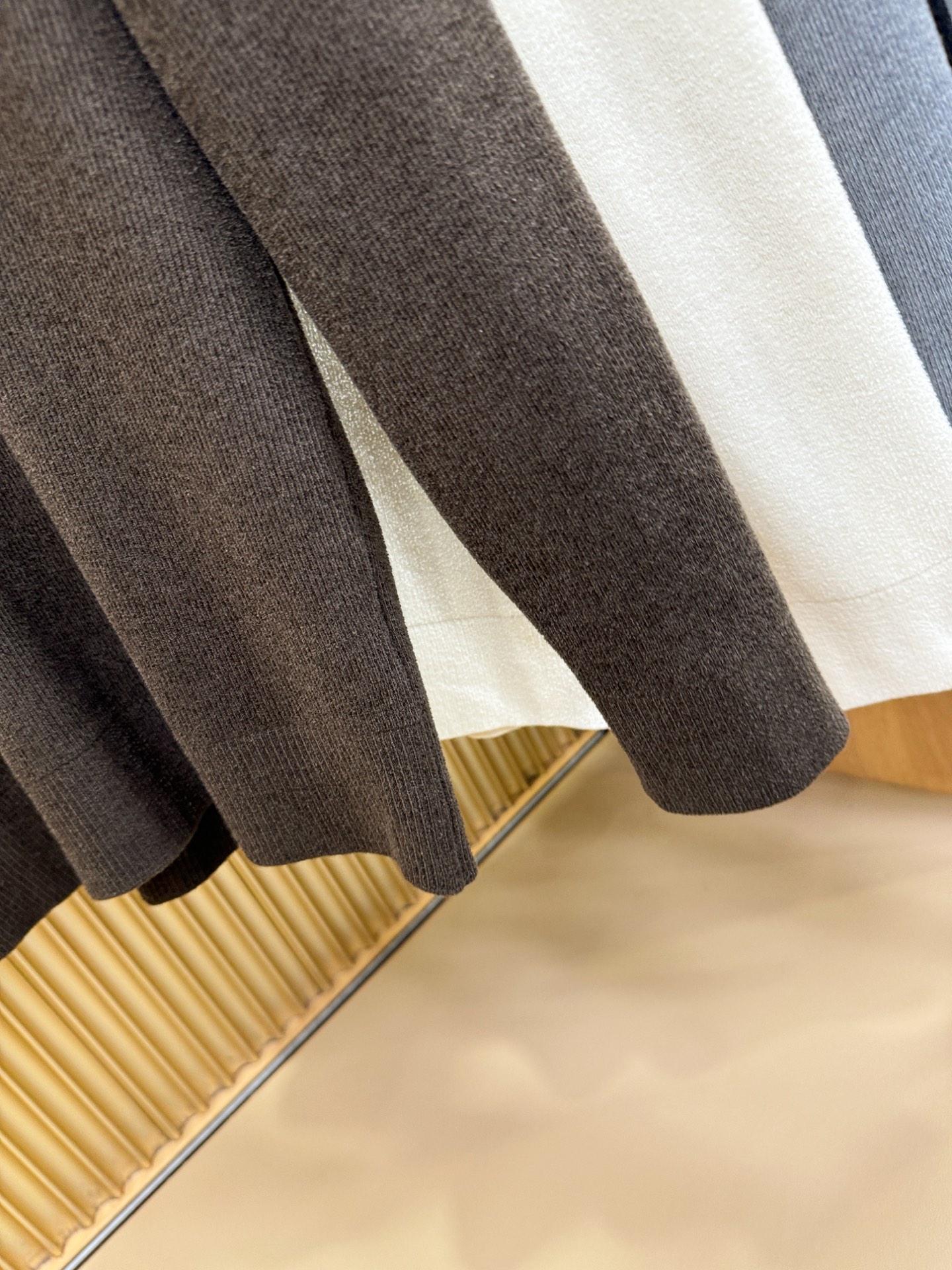 Moncler蒙口 新品爆款 新品羊毛毛衣，经典简约大气品牌针织羊毛毛衣，采用进口新西兰绵羊毛。柔软细腻