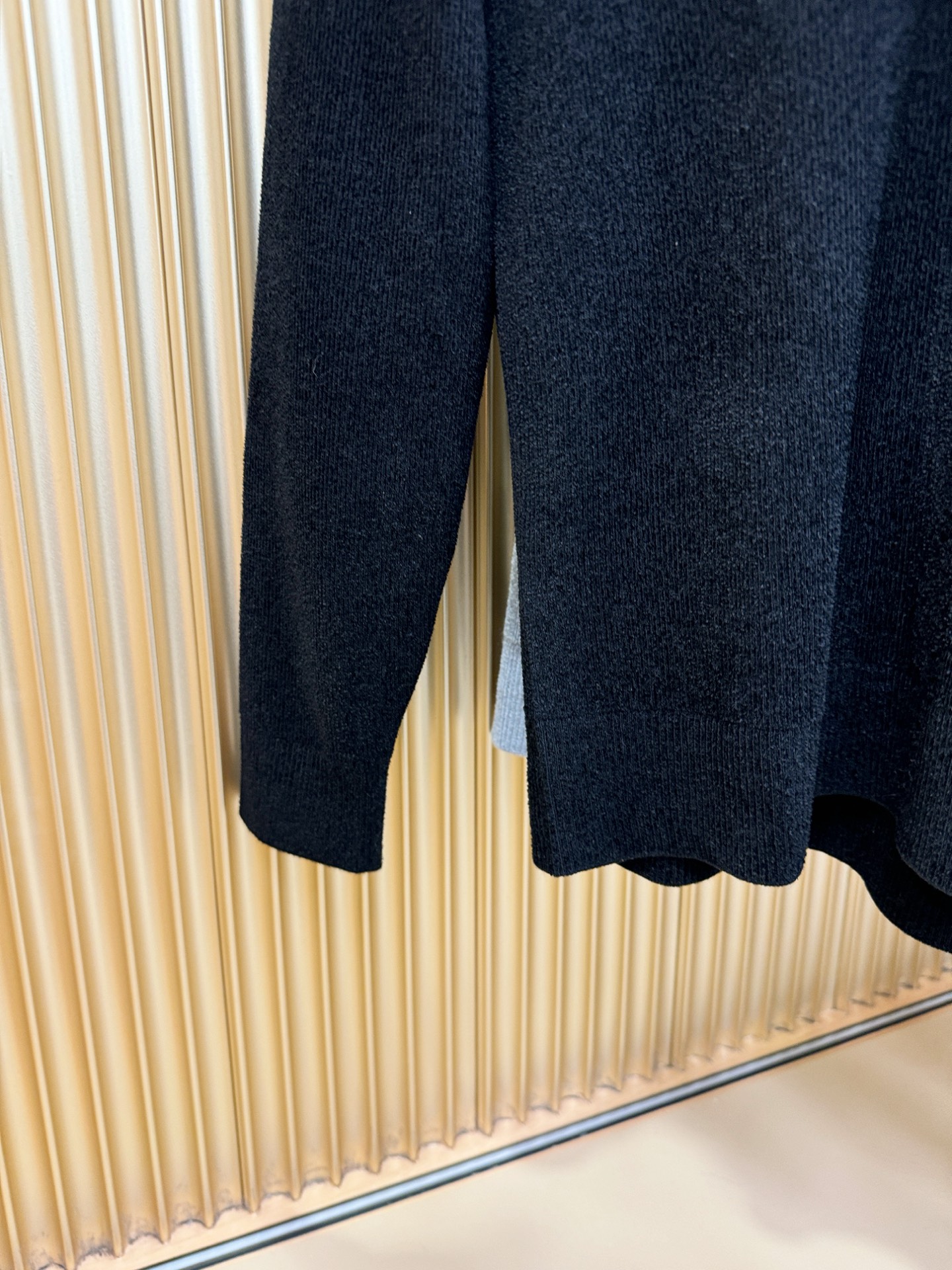 Moncler蒙口 新品爆款 新品羊毛毛衣，经典简约大气品牌针织羊毛毛衣，采用进口新西兰绵羊毛。柔软细腻