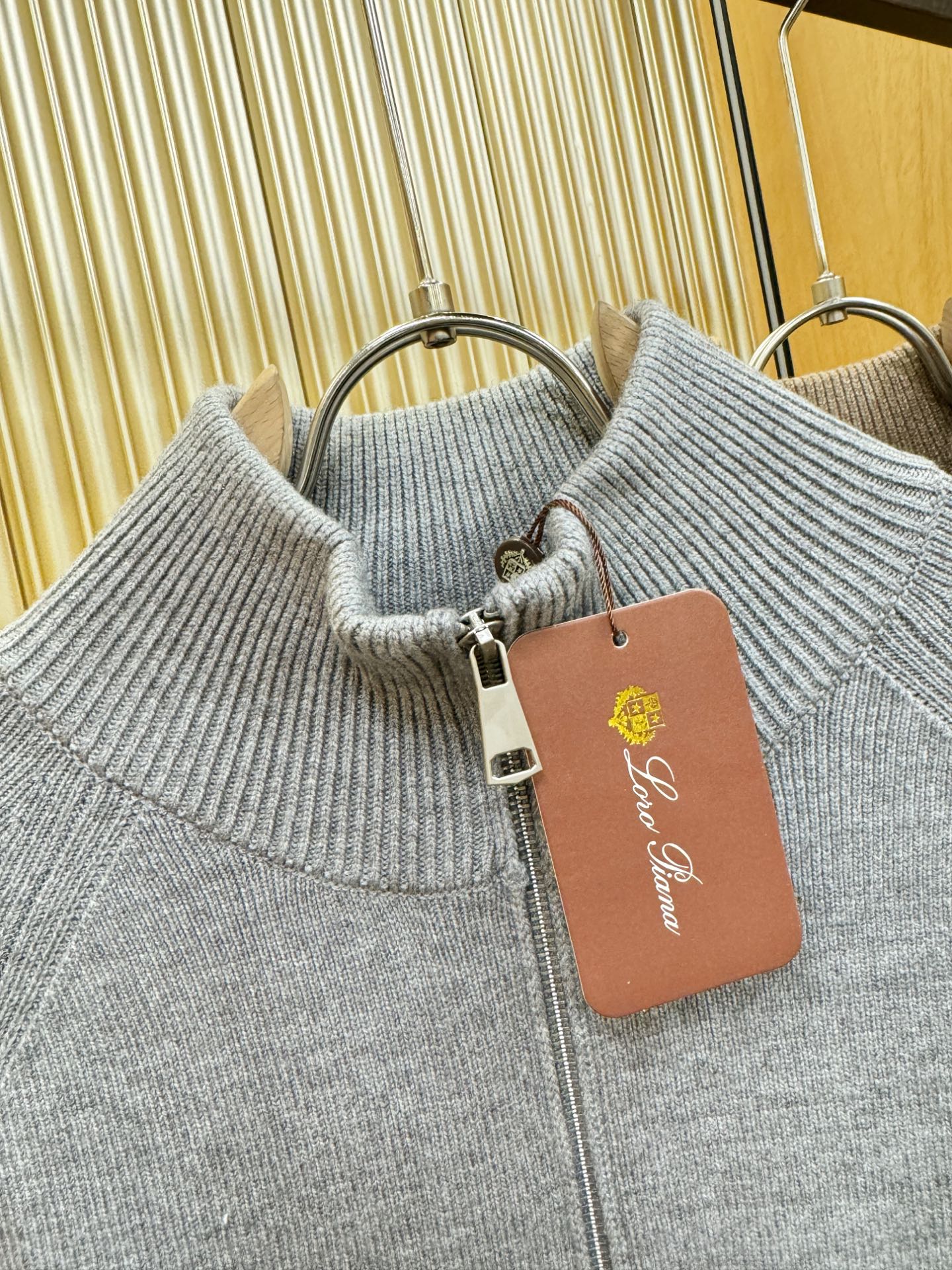 Loro Piana诺悠翩雅 新品爆款 新品拉链羊毛毛衣，经典简约大气品牌针织羊毛毛衣，采用进口新西兰绵