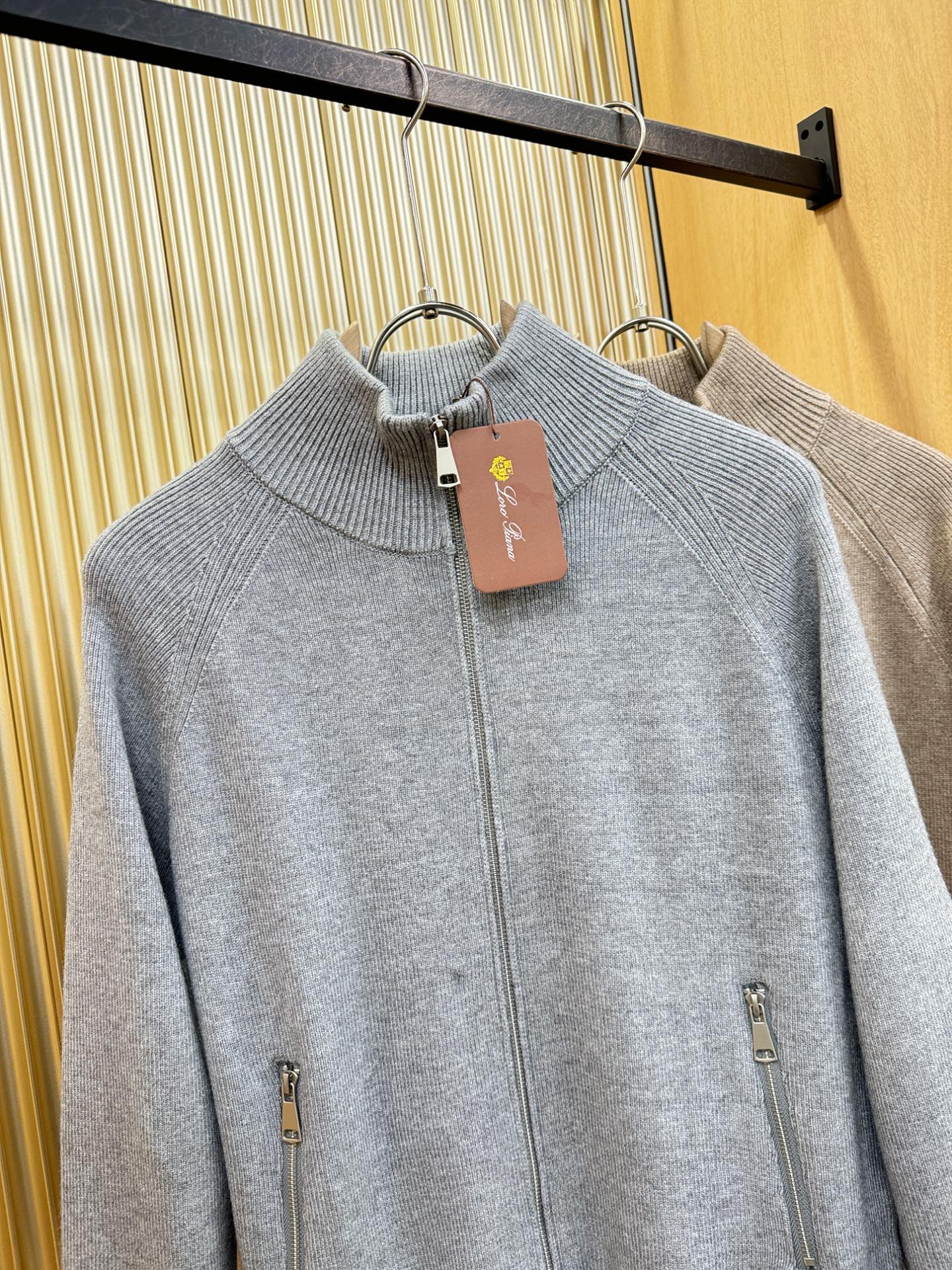 Loro Piana诺悠翩雅 新品爆款 新品拉链羊毛毛衣，经典简约大气品牌针织羊毛毛衣，采用进口新西兰绵