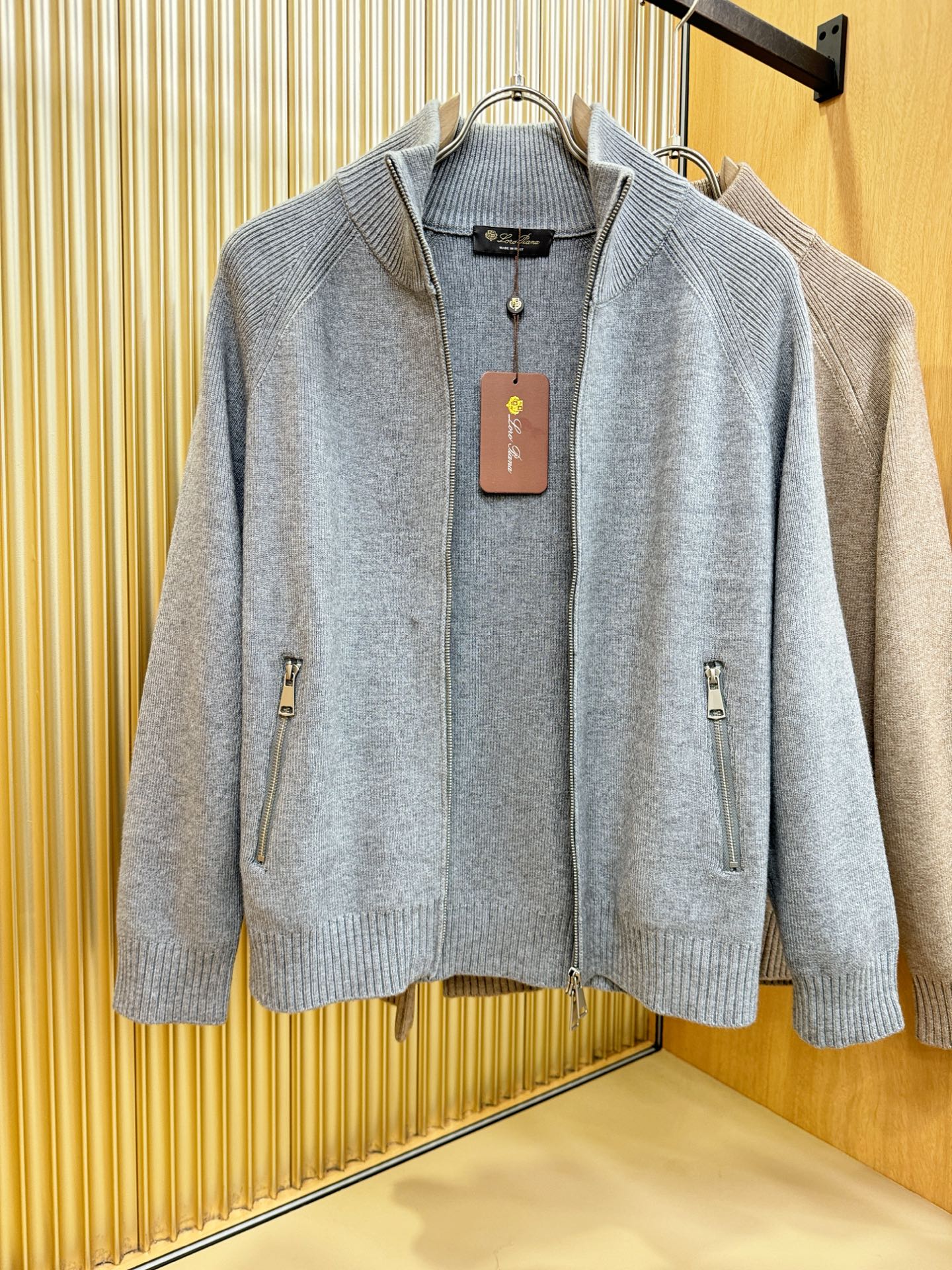 Loro Piana诺悠翩雅 新品爆款 新品拉链羊毛毛衣，经典简约大气品牌针织羊毛毛衣，采用进口新西兰绵