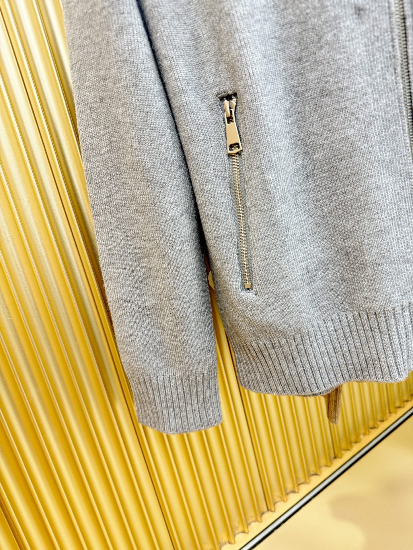 Loro Piana诺悠翩雅 新品爆款 新品拉链羊毛毛衣，经典简约大气品牌针织羊毛毛衣，采用进口新西兰绵