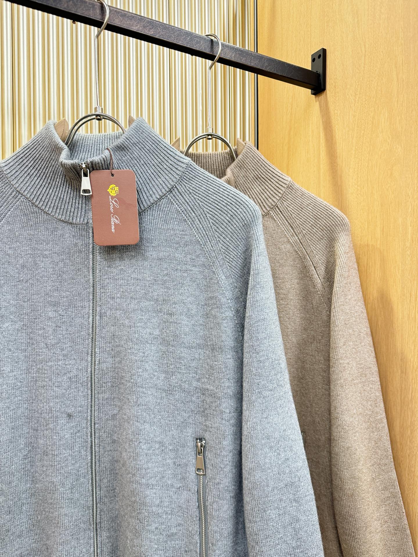 Loro Piana诺悠翩雅 新品爆款 新品拉链羊毛毛衣，经典简约大气品牌针织羊毛毛衣，采用进口新西兰绵