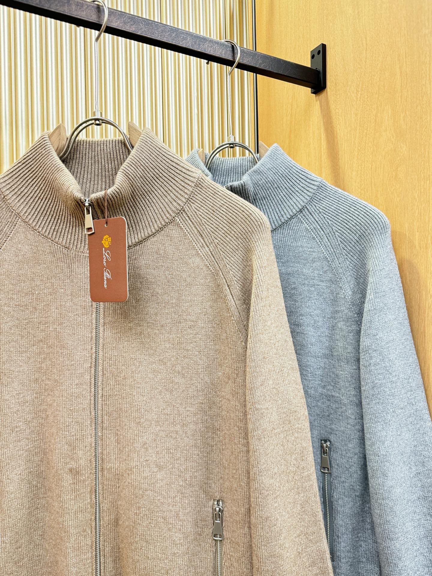 Loro Piana诺悠翩雅 新品爆款 新品拉链羊毛毛衣，经典简约大气品牌针织羊毛毛衣，采用进口新西兰绵