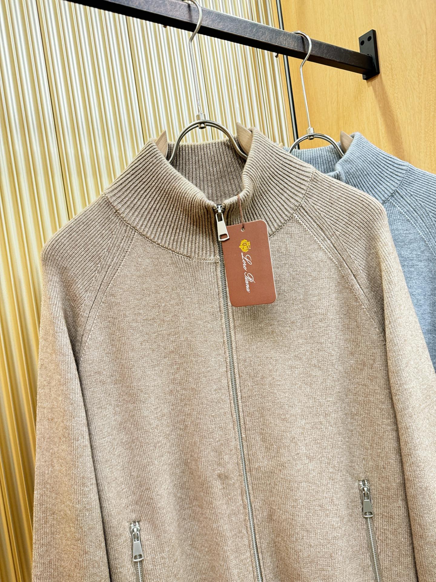 Loro Piana诺悠翩雅 新品爆款 新品拉链羊毛毛衣，经典简约大气品牌针织羊毛毛衣，采用进口新西兰绵