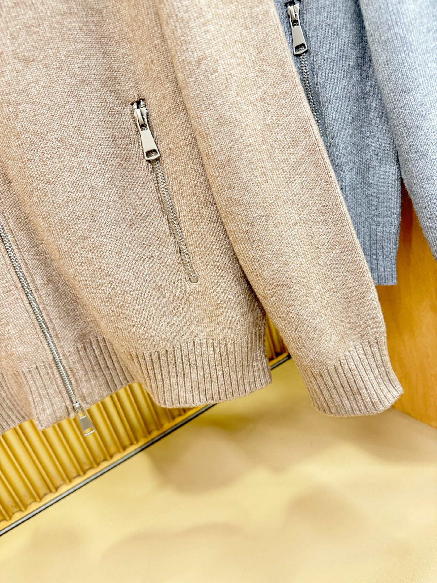 Loro Piana诺悠翩雅 新品爆款 新品拉链羊毛毛衣，经典简约大气品牌针织羊毛毛衣，采用进口新西兰绵