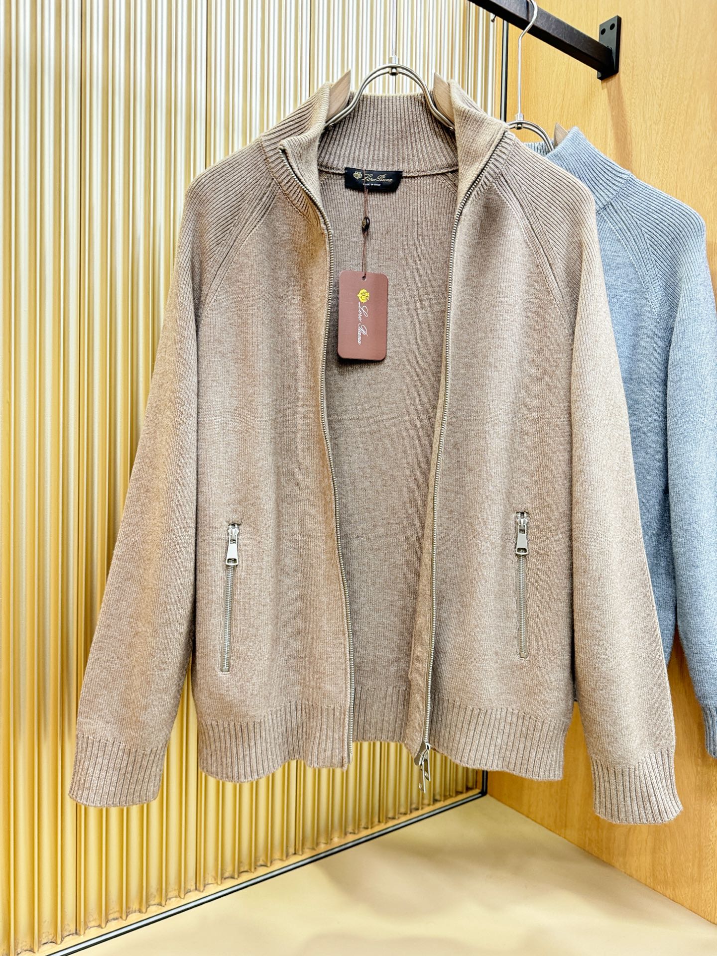 Loro Piana诺悠翩雅 新品爆款 新品拉链羊毛毛衣，经典简约大气品牌针织羊毛毛衣，采用进口新西兰绵