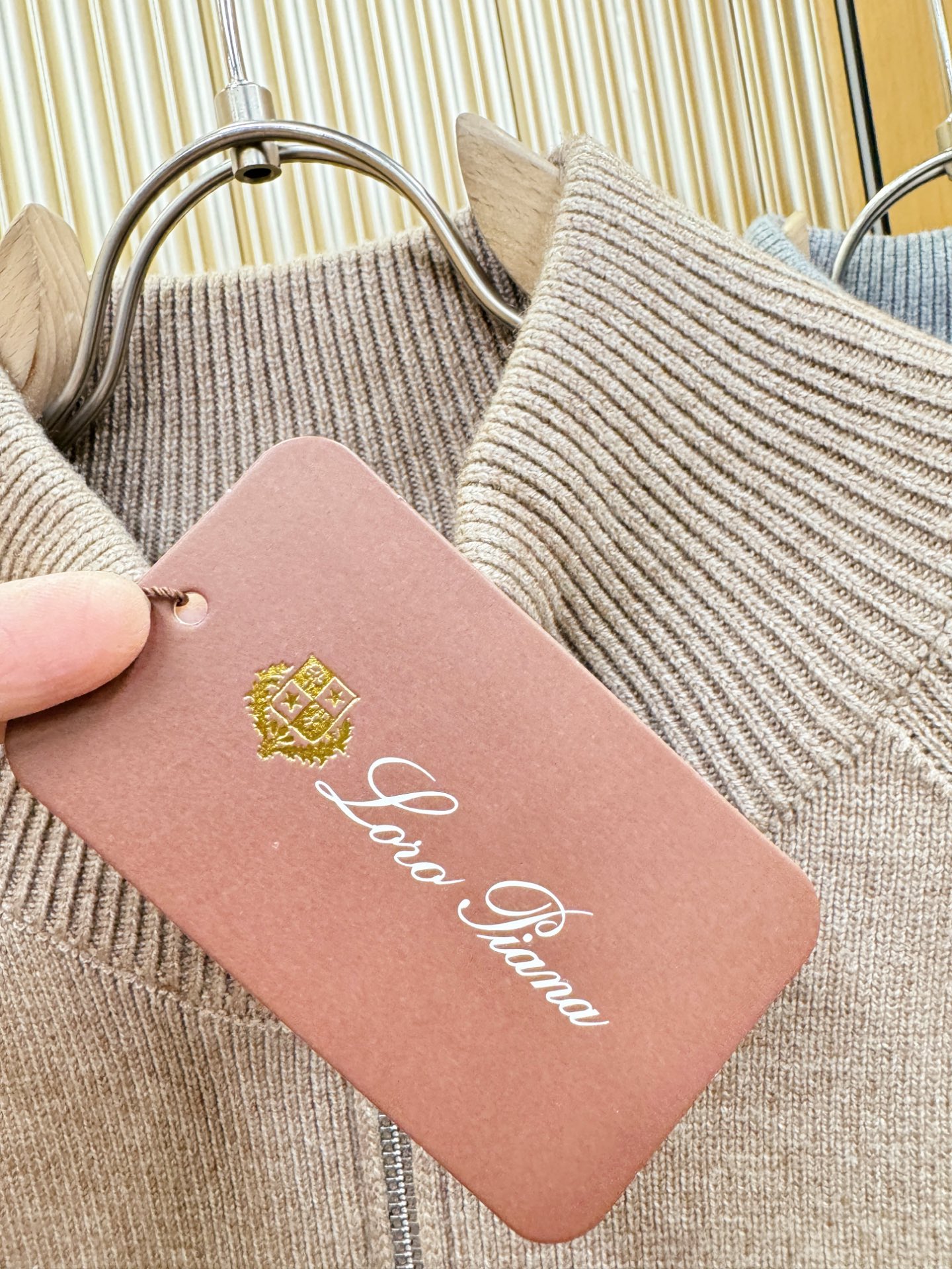 Loro Piana诺悠翩雅 新品爆款 新品拉链羊毛毛衣，经典简约大气品牌针织羊毛毛衣，采用进口新西兰绵